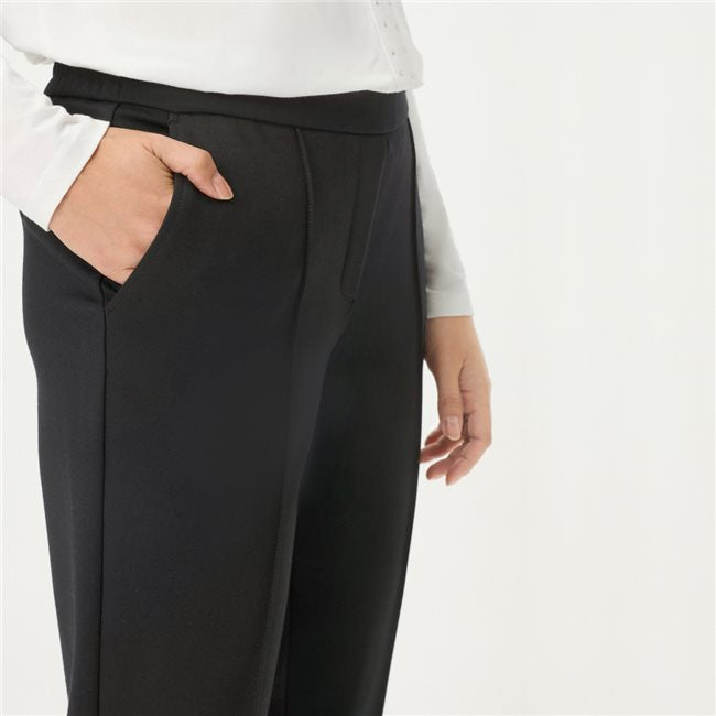 Pull On Cropped Trouser in Black