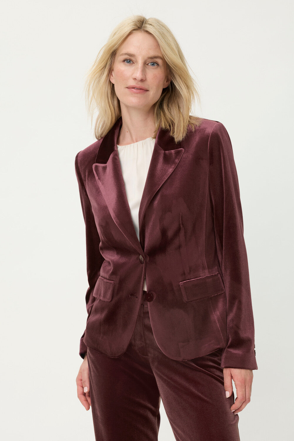 Velvet Blazer in Dark Wine