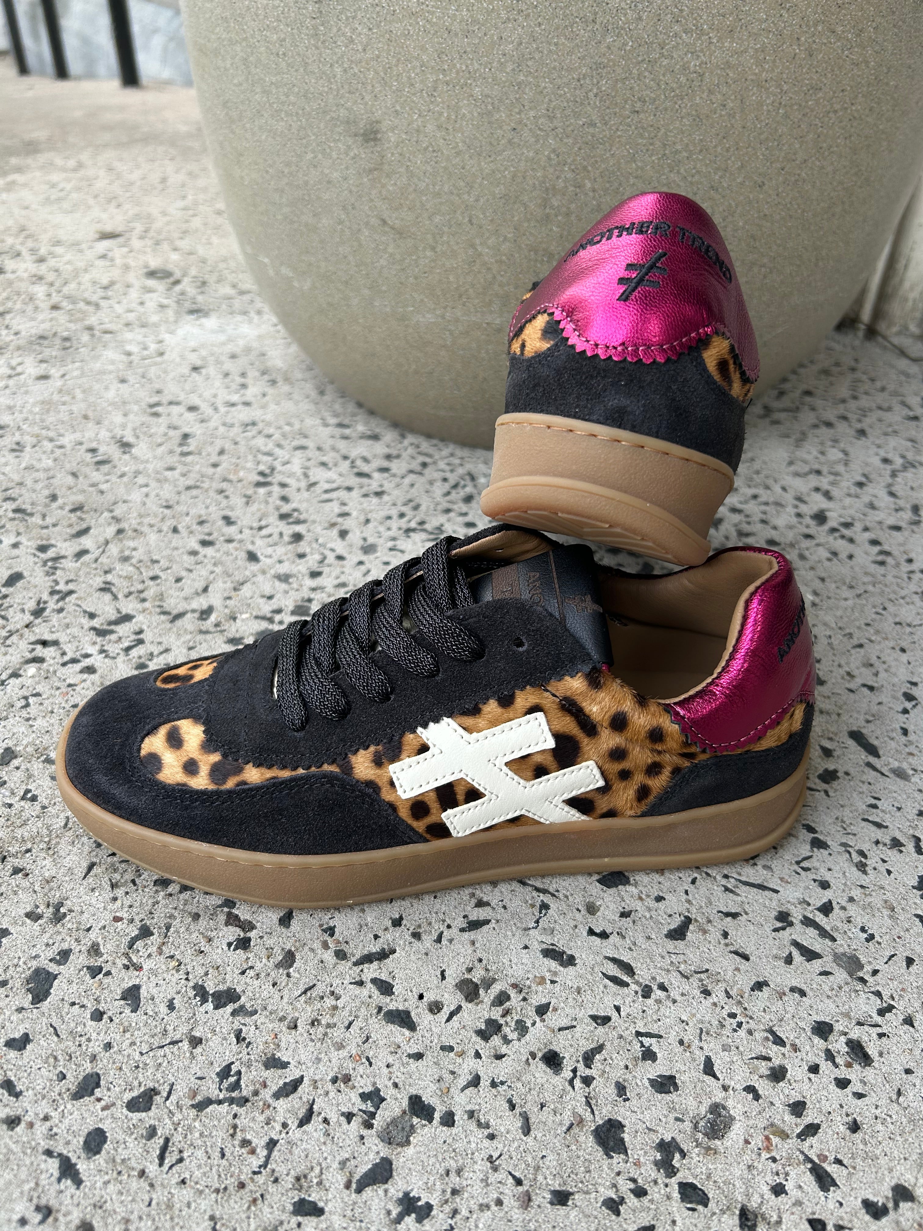 Lace Up Gum Sole Trainer in Leopard/Black