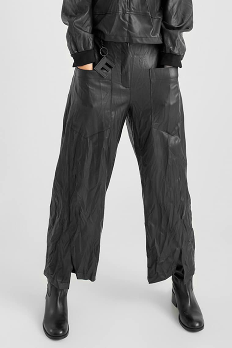 Topstitched Round Shaped Trousers in Black