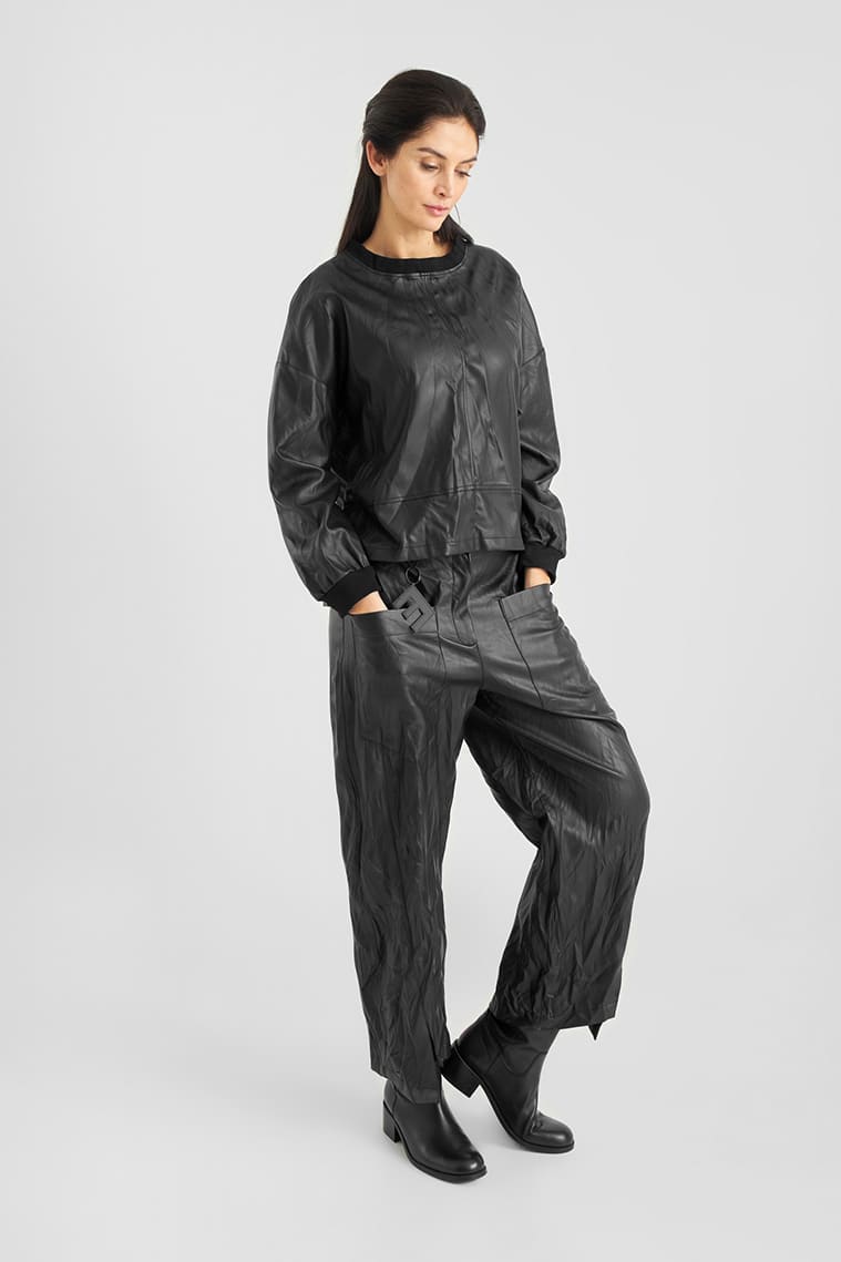 Topstitched Round Shaped Trousers in Black