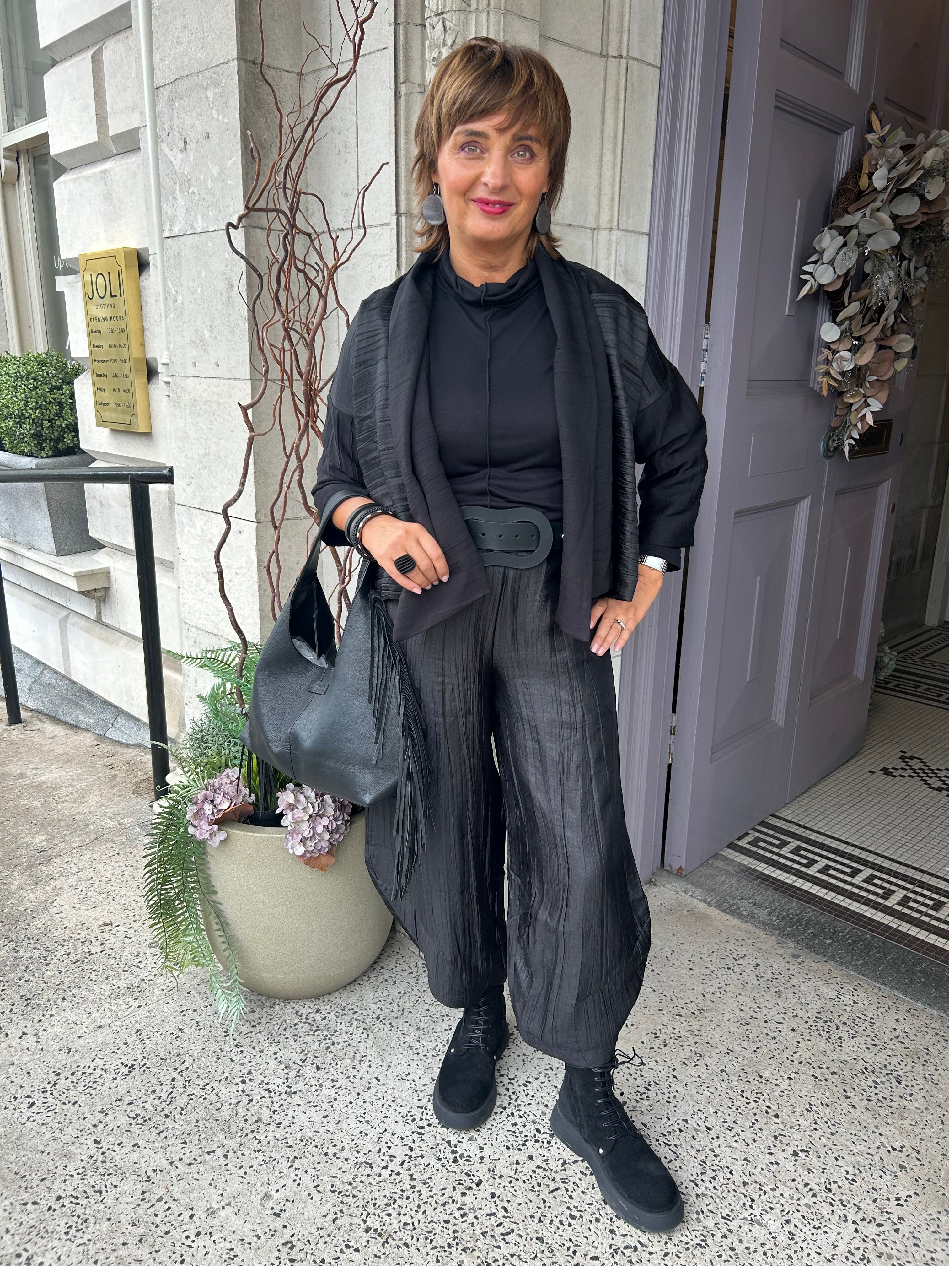Cropped Cardigan in Black