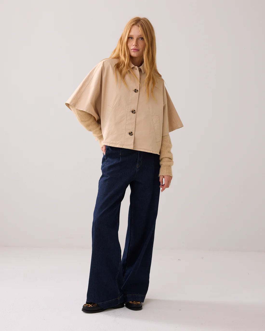 Aurora Stretch Twill Cape in Alpaca