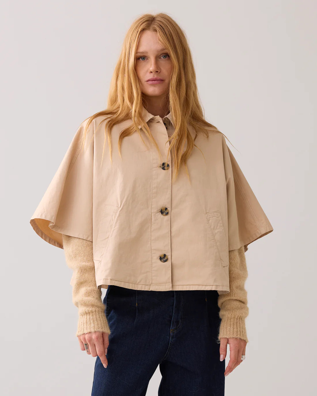 Aurora Stretch Twill Cape in Alpaca