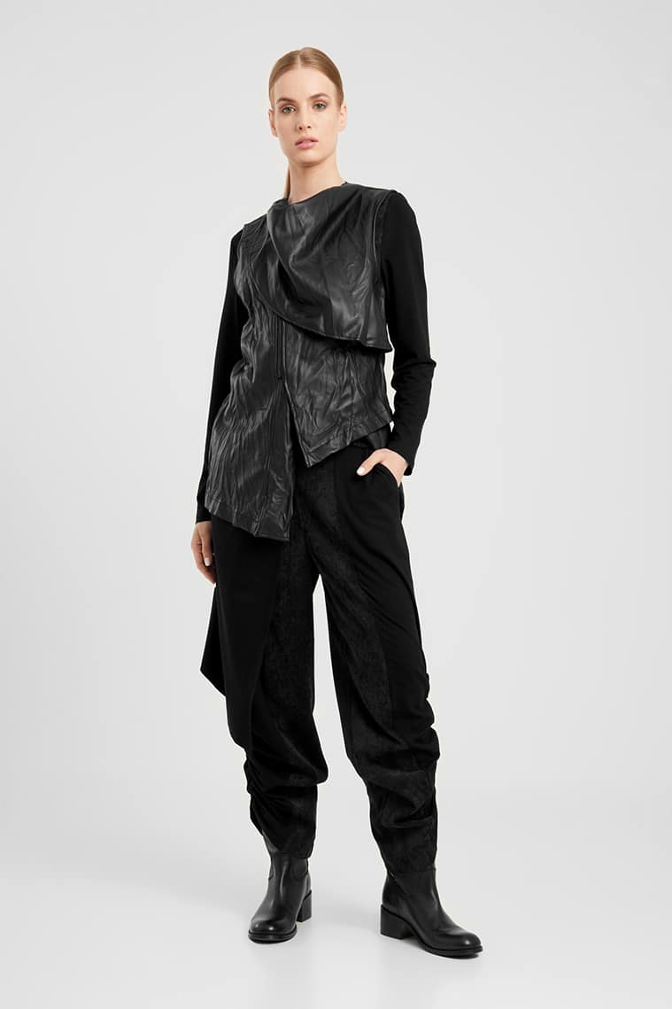 Topstitched Zipped Waistcoat in Black
