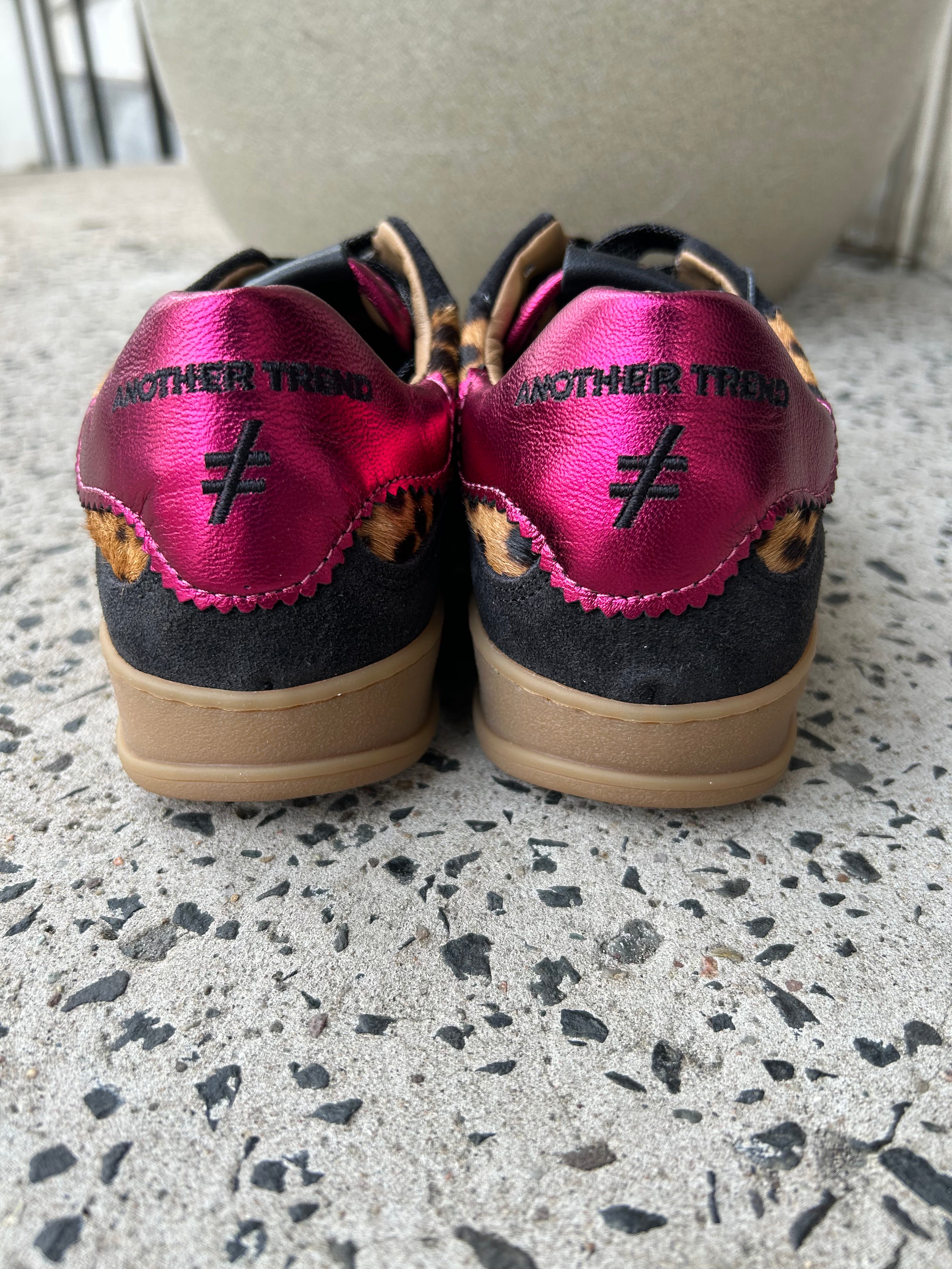 Lace Up Gum Sole Trainer in Leopard/Black