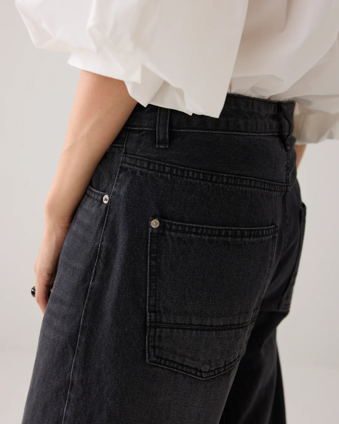 Cocoon Fit Cotton Jeans in Black