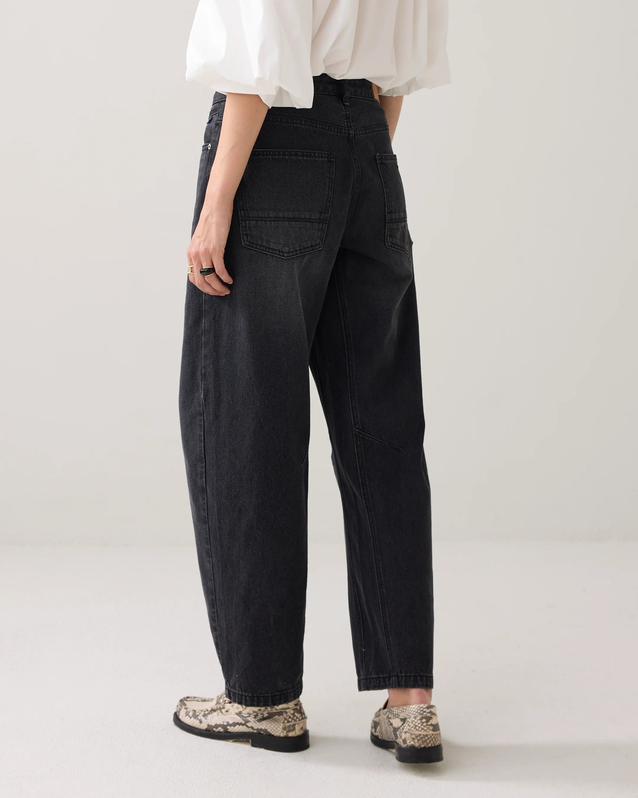 Cocoon Fit Cotton Jeans in Black
