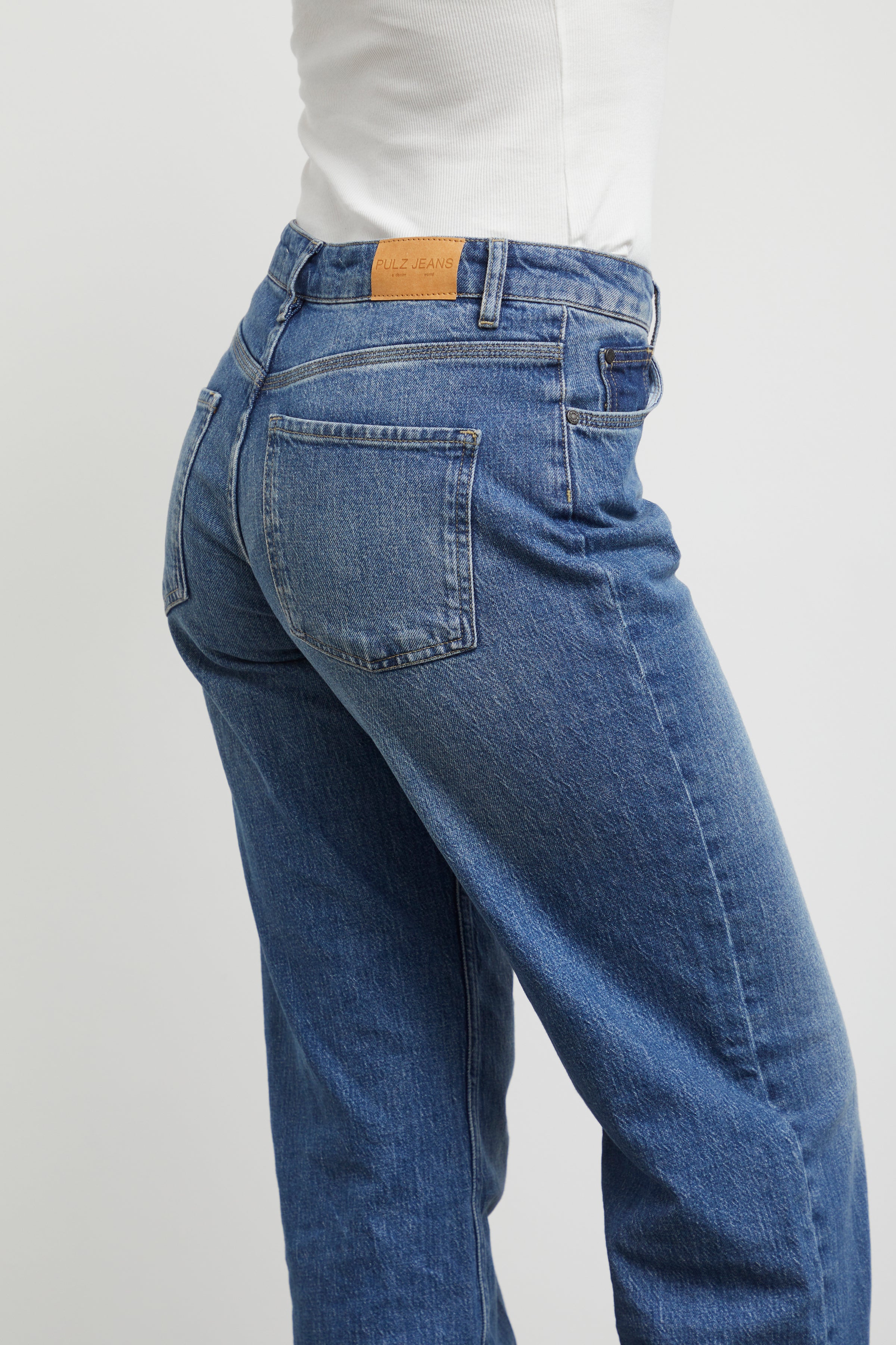 Vega Wide Leg Jean in Medium Blue