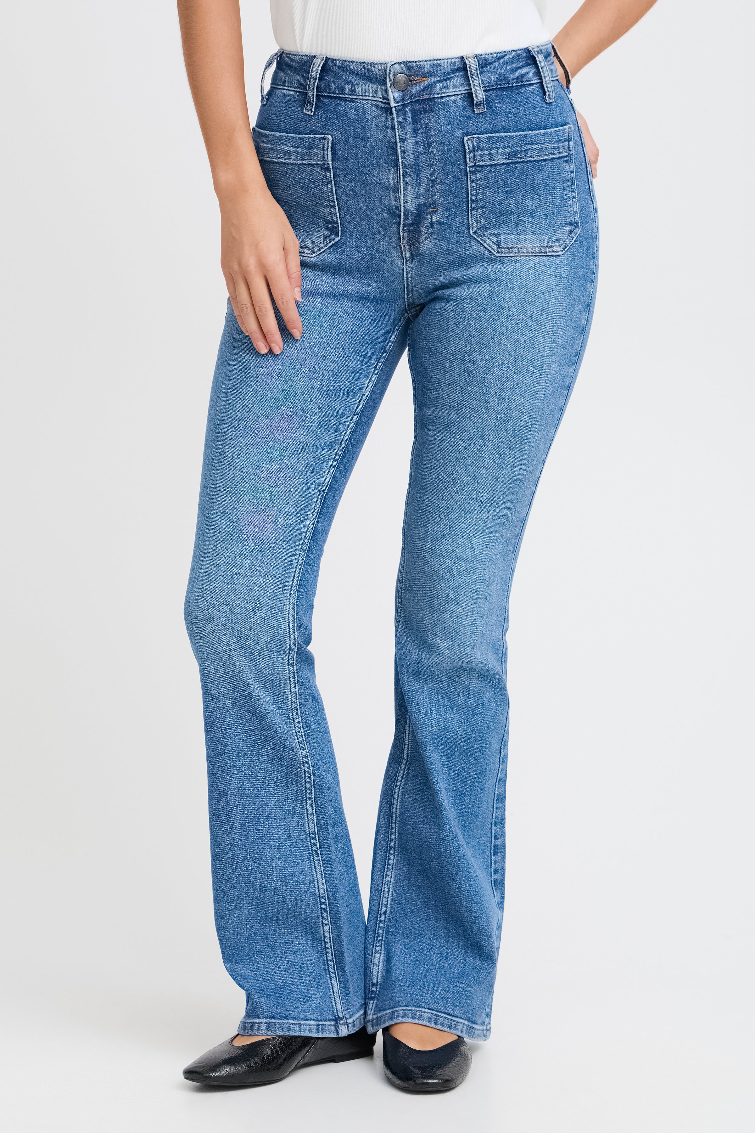 Bella Boocut Leg in Medium Blue