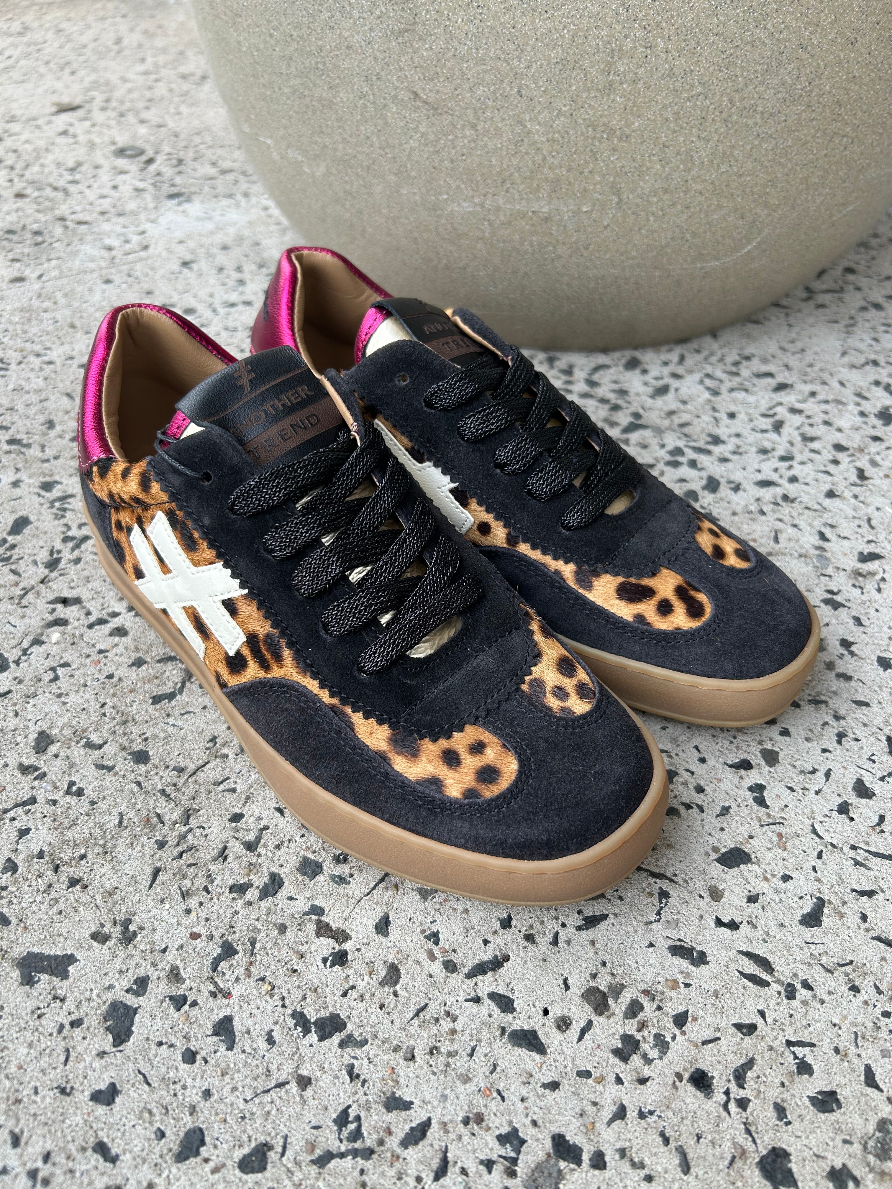 Lace Up Gum Sole Trainer in Leopard/Black