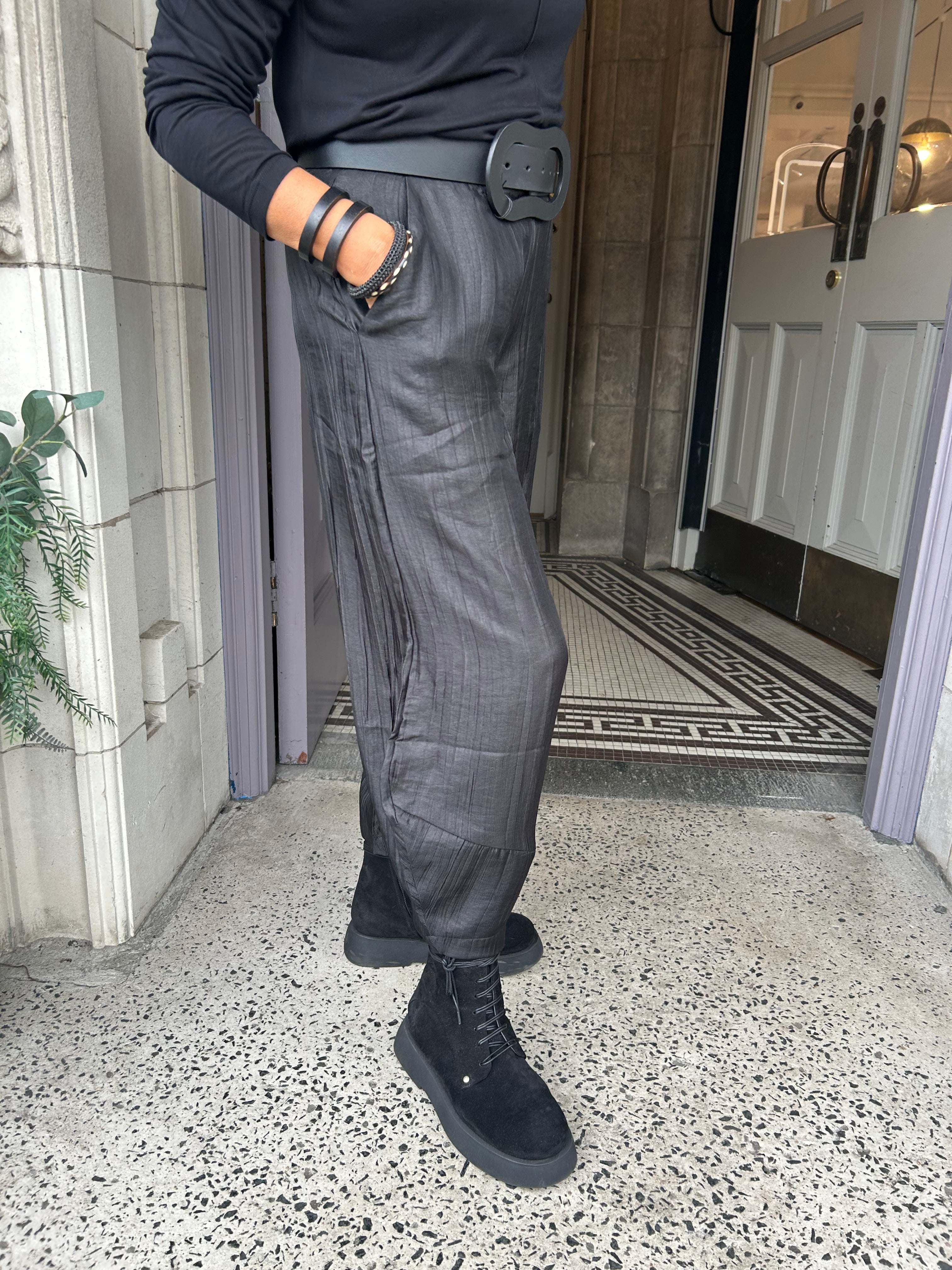 Crinkle Trouser in Black