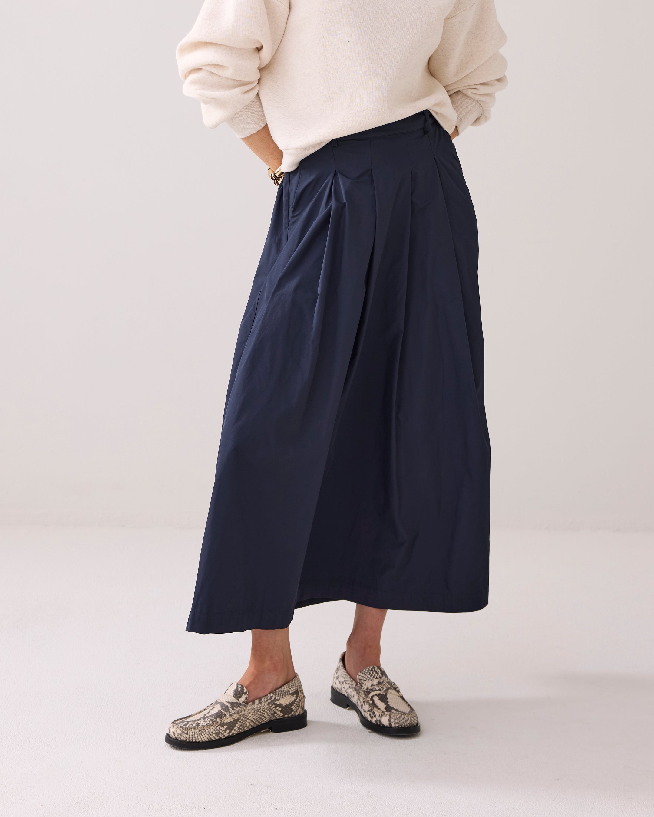 Taft Light Skirt in Midnight Blue
