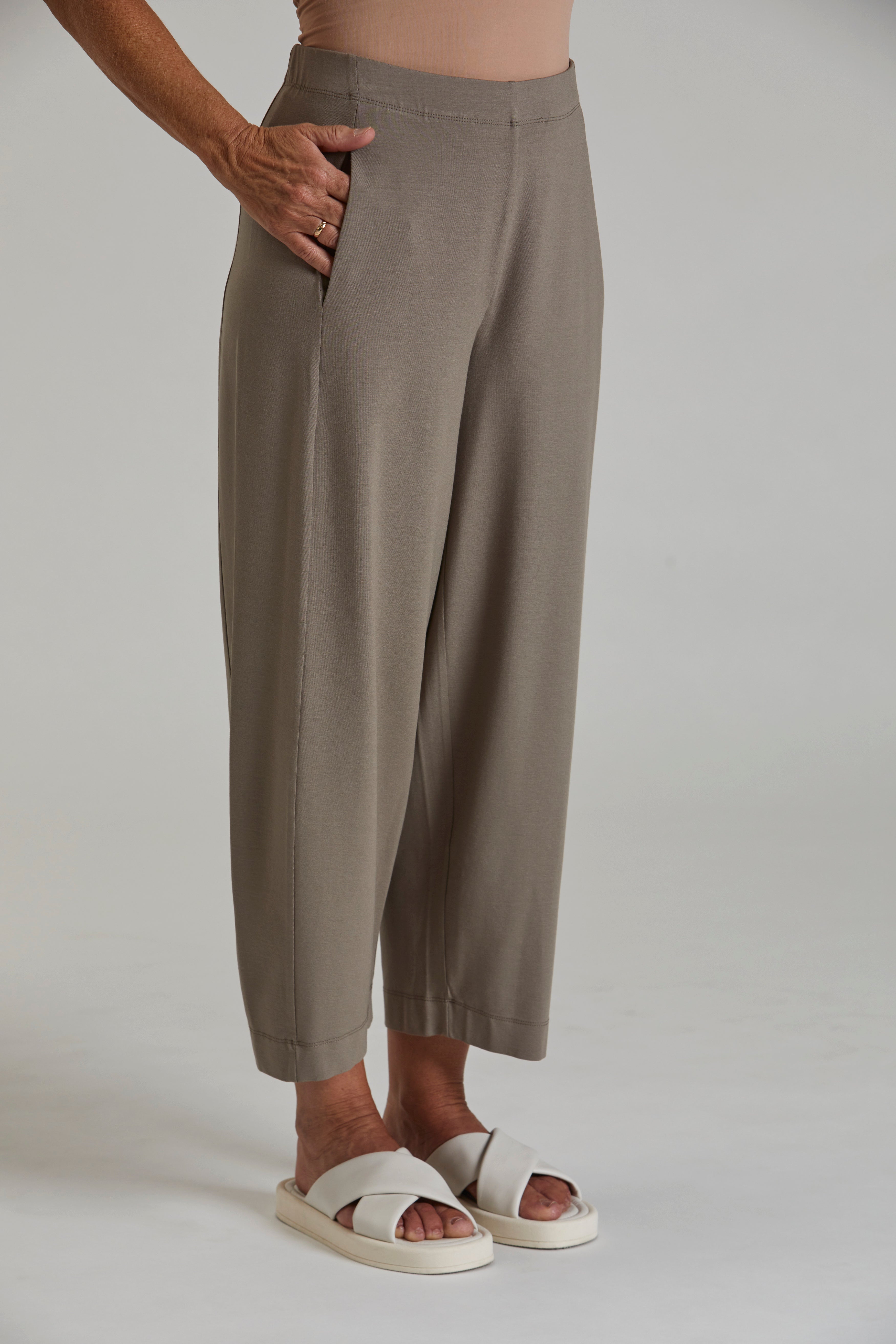 Trouser in Taupe