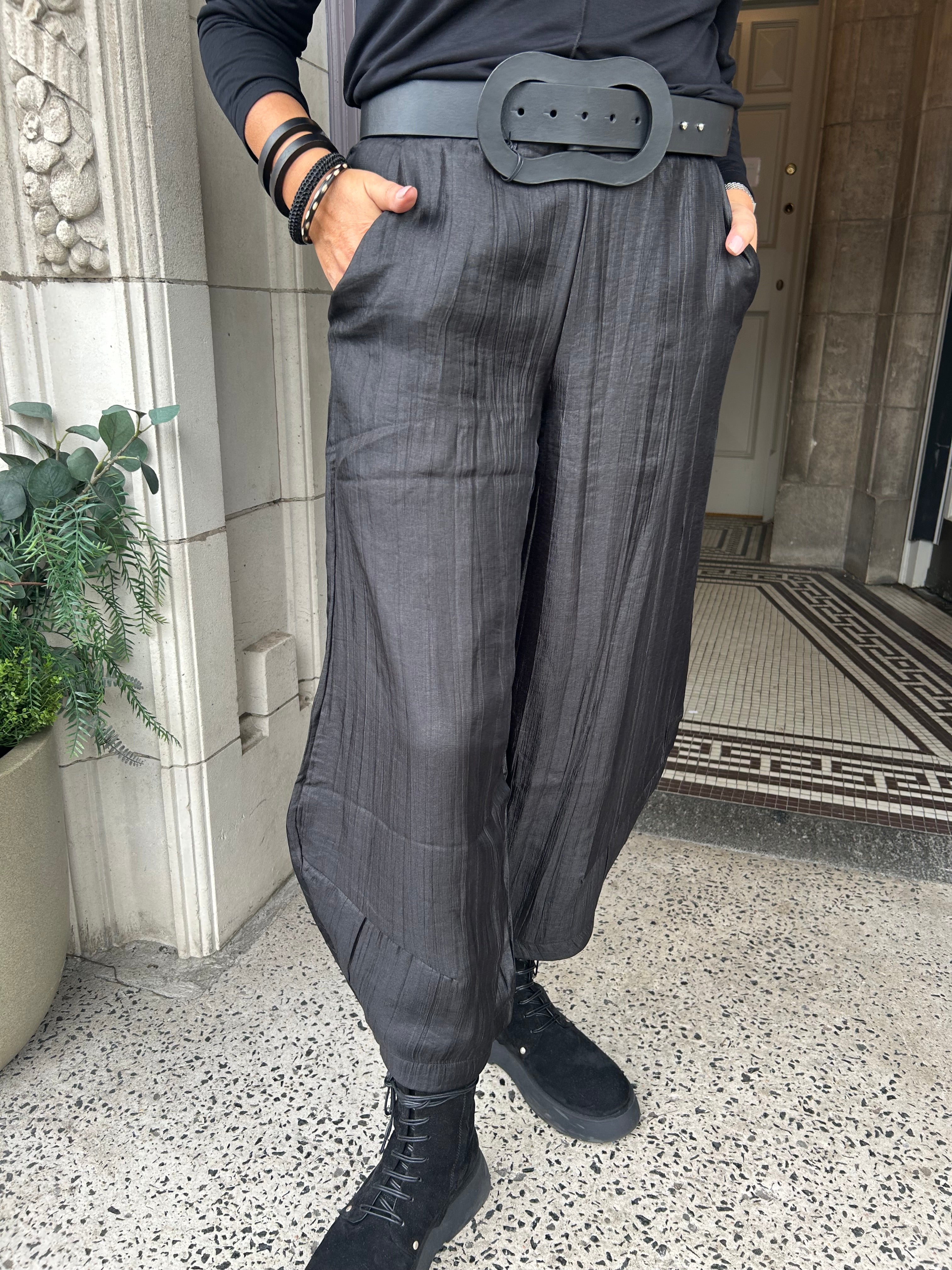 Crinkle Trouser in Black