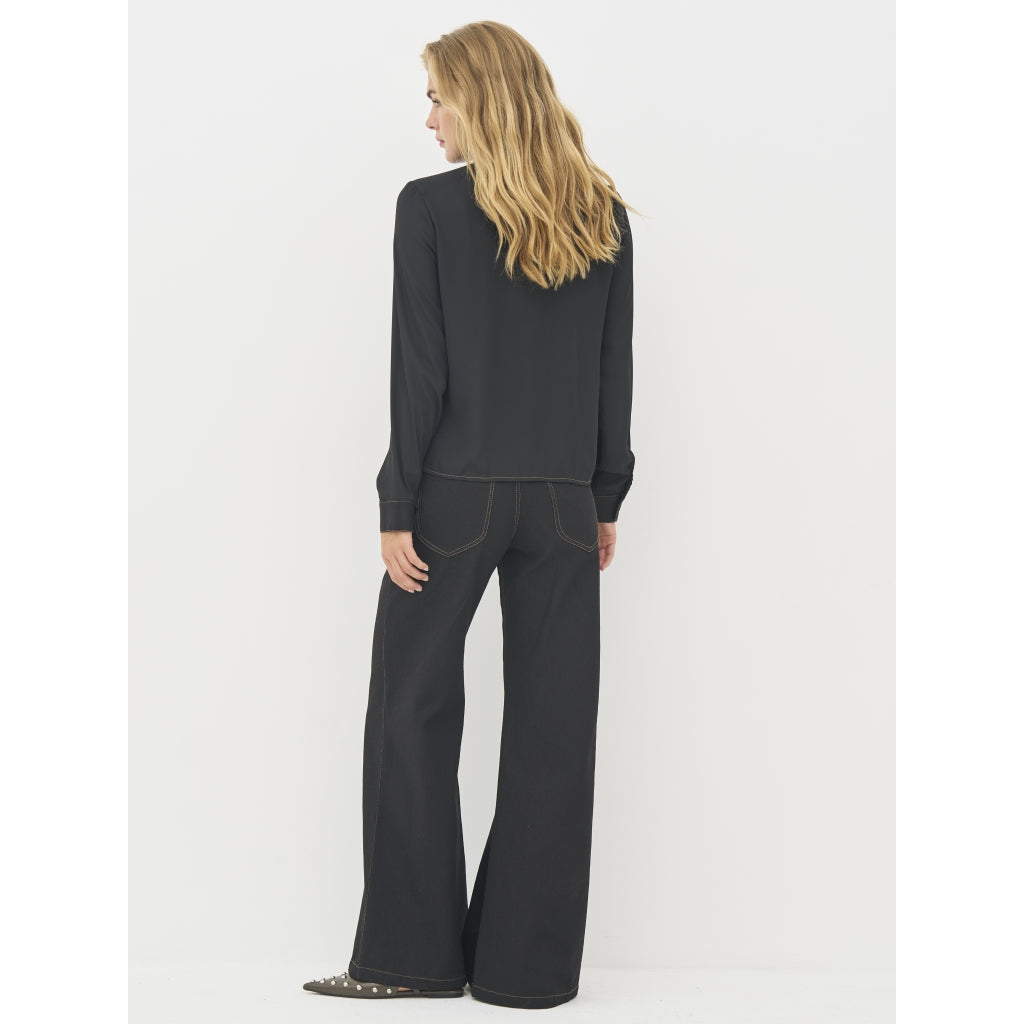 Beate Shirt in Black