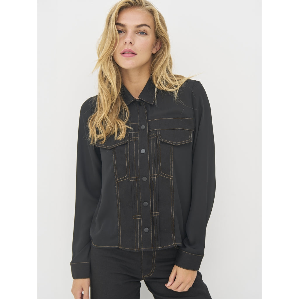 Beate Shirt in Black