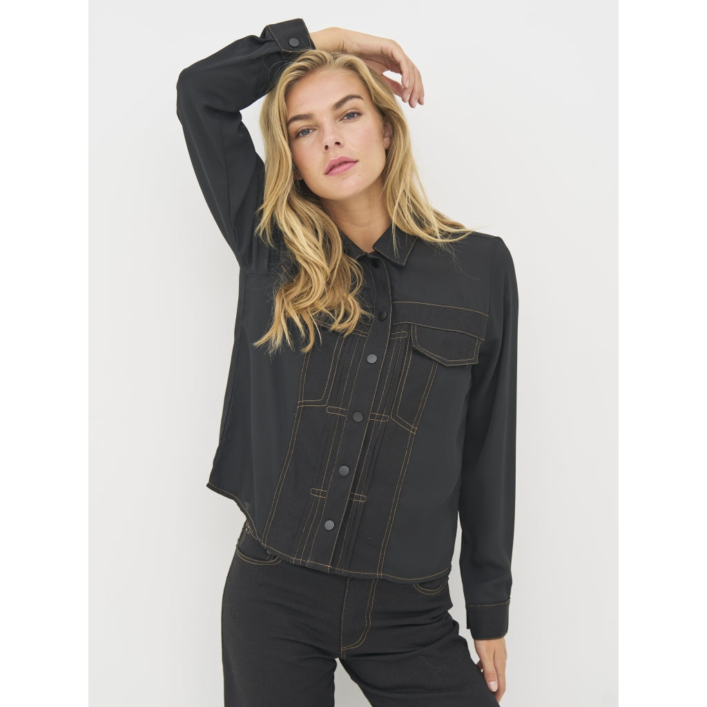 Beate Shirt in Black