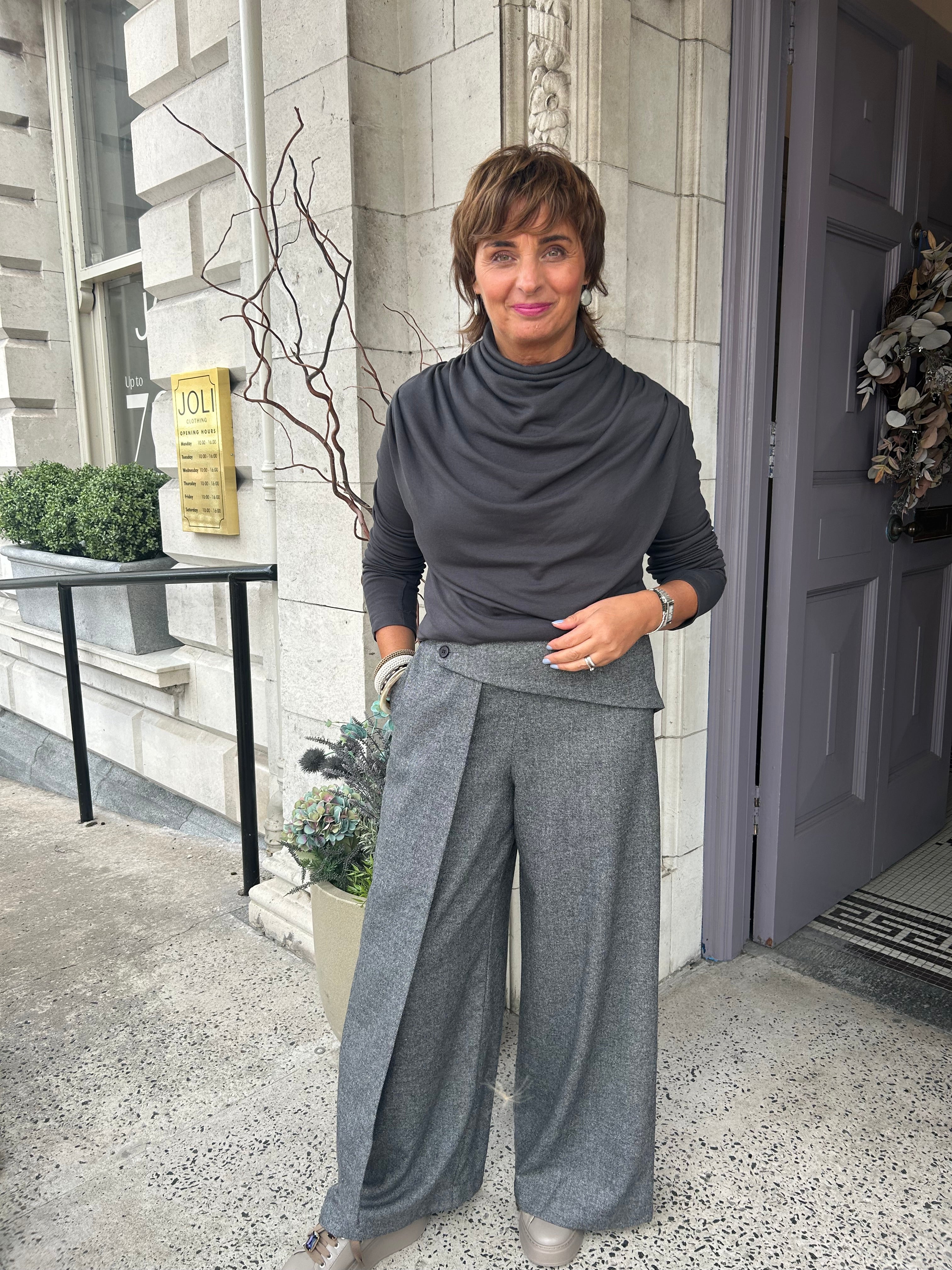 Arma Top in Anthracite
