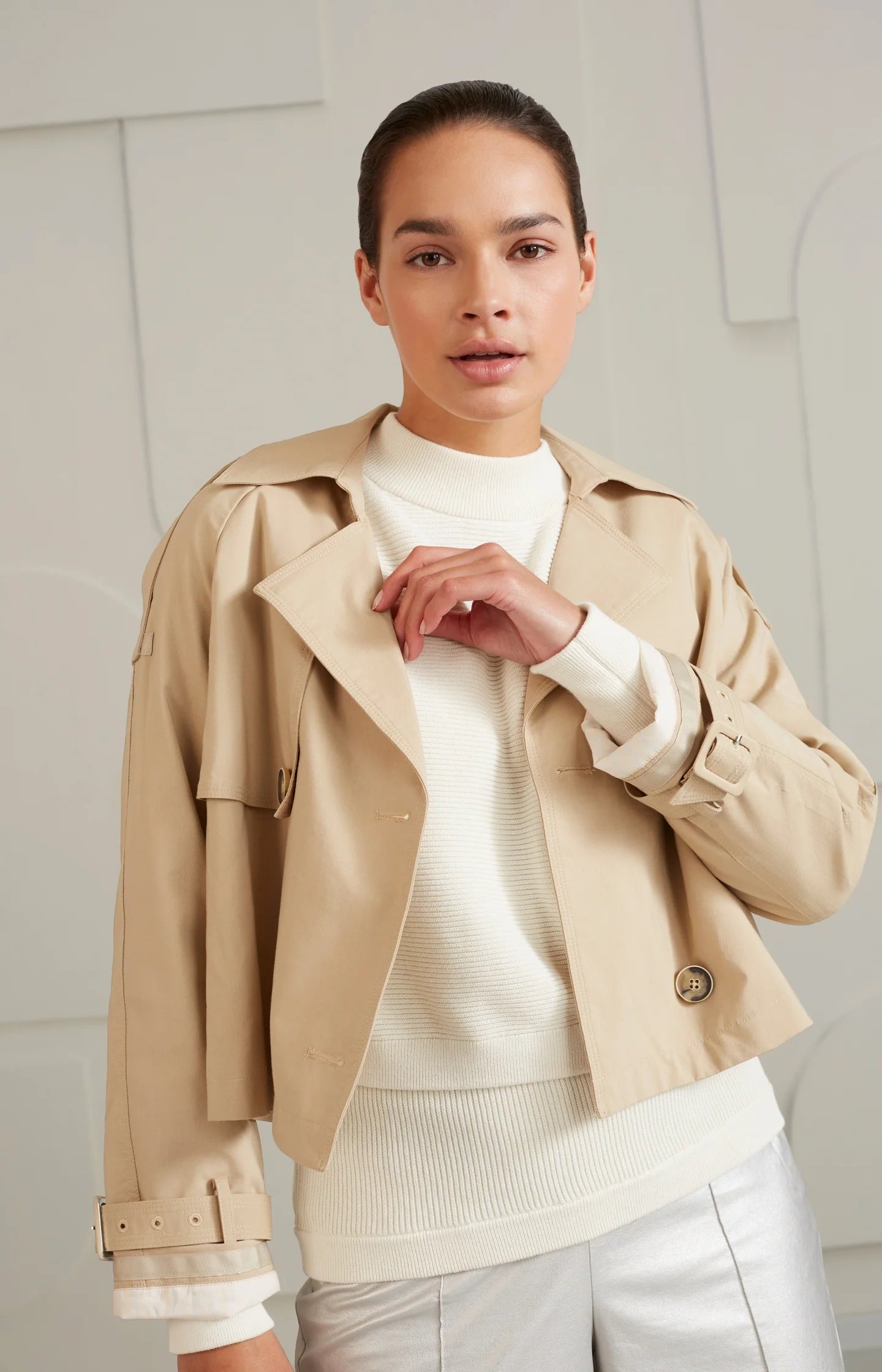 Cropped Trench Coat in White Pepper Beige