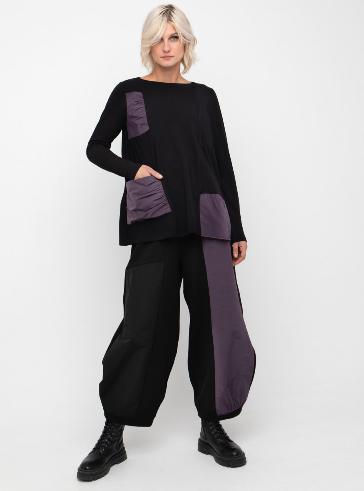 Trousers in Black Grape