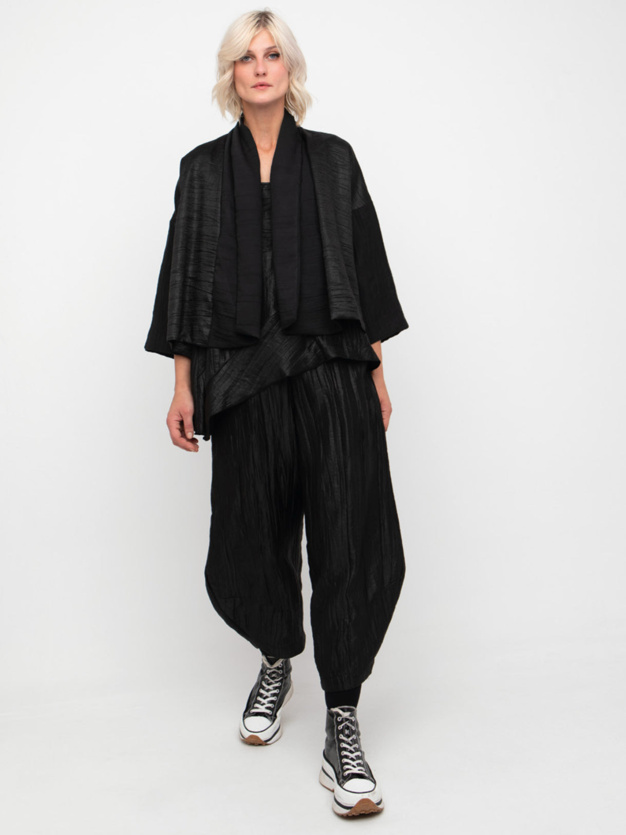 Cropped Cardigan in Black