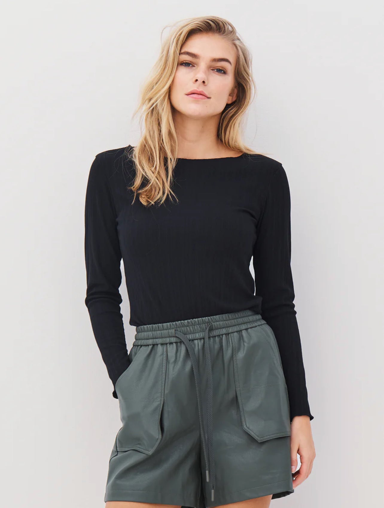 Abiha Tee in Black