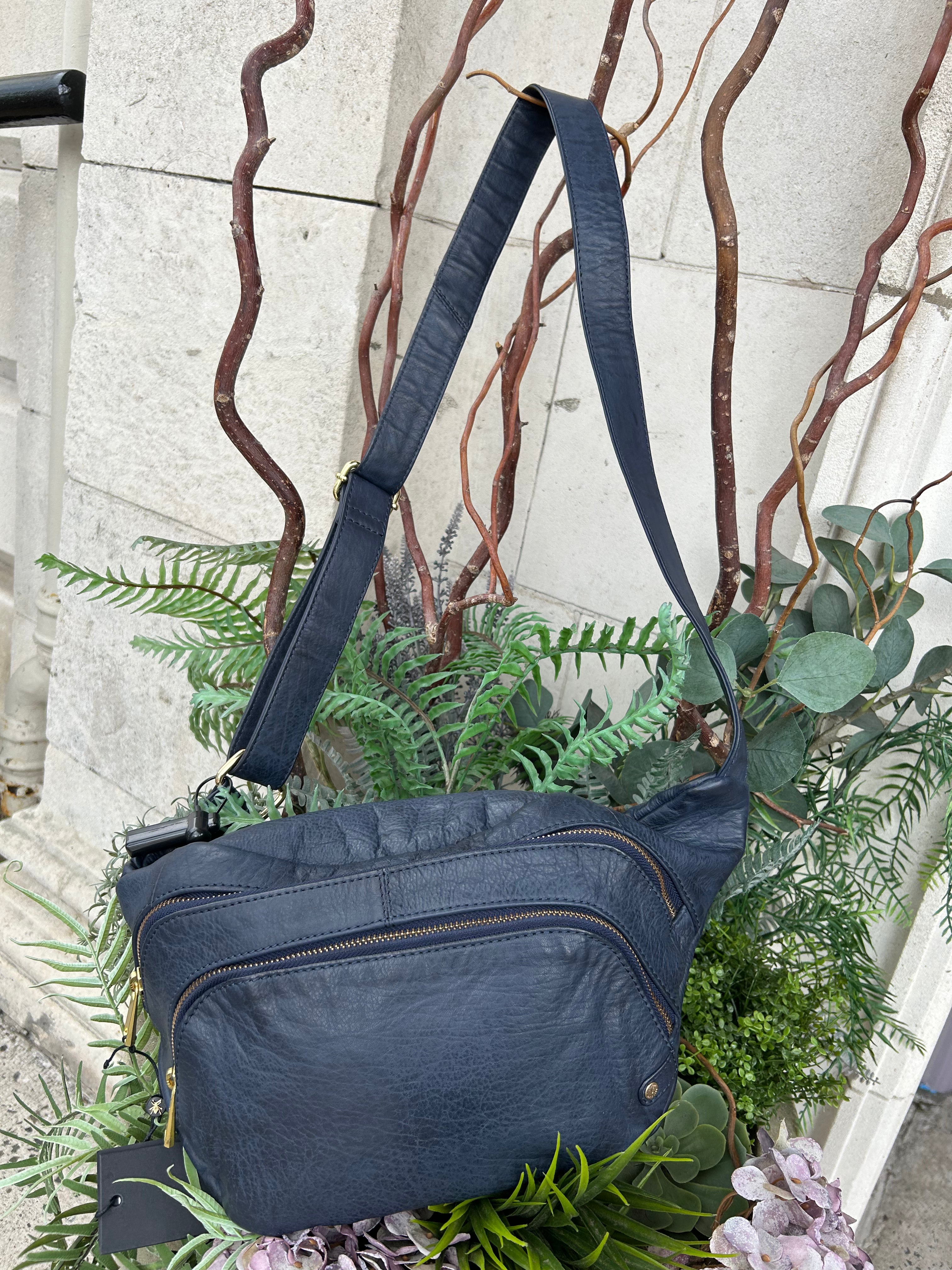 Classic Bumbag in Midnight Blue
