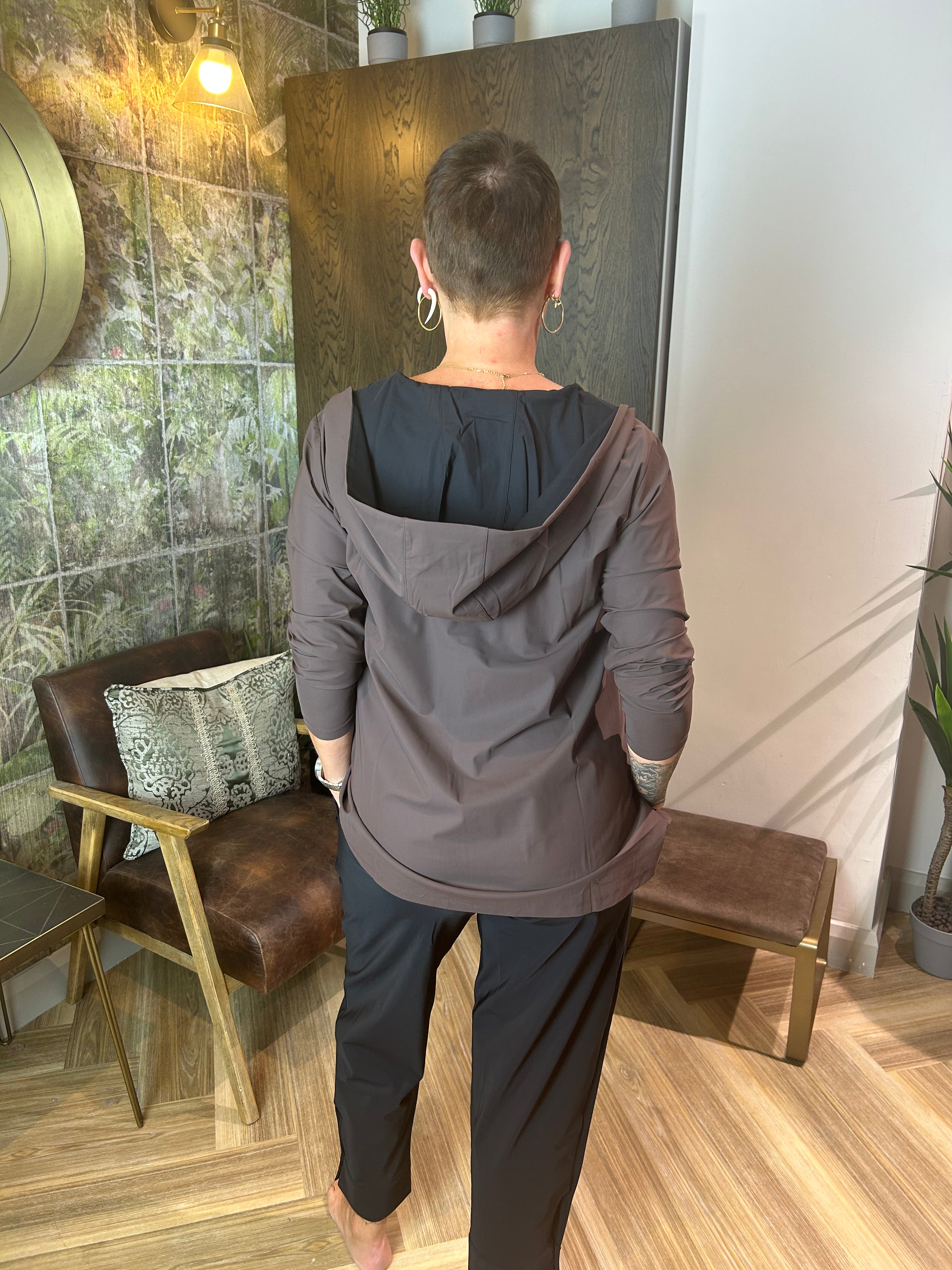 Hooded Jacket with Contrast Zip Closing Undervest in Cocoa/Black