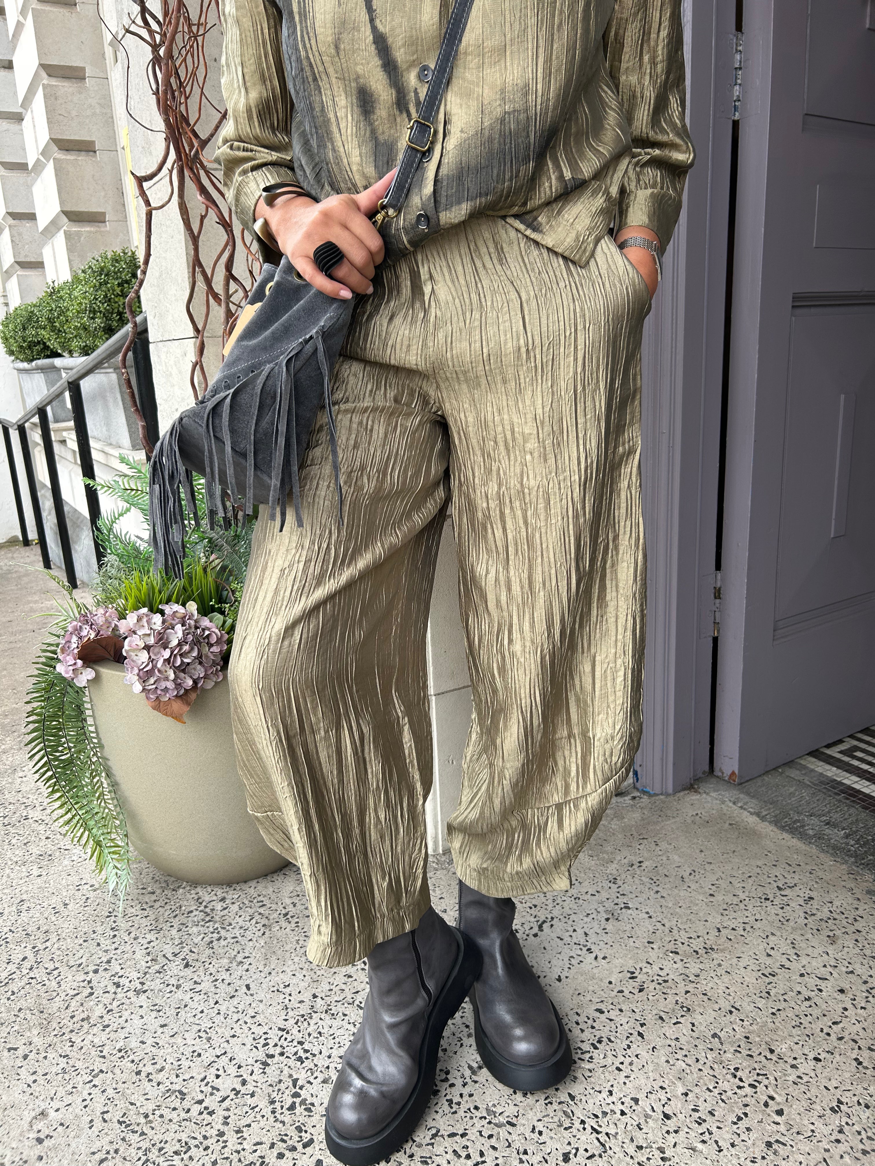 Crinkle Trouser in Gold