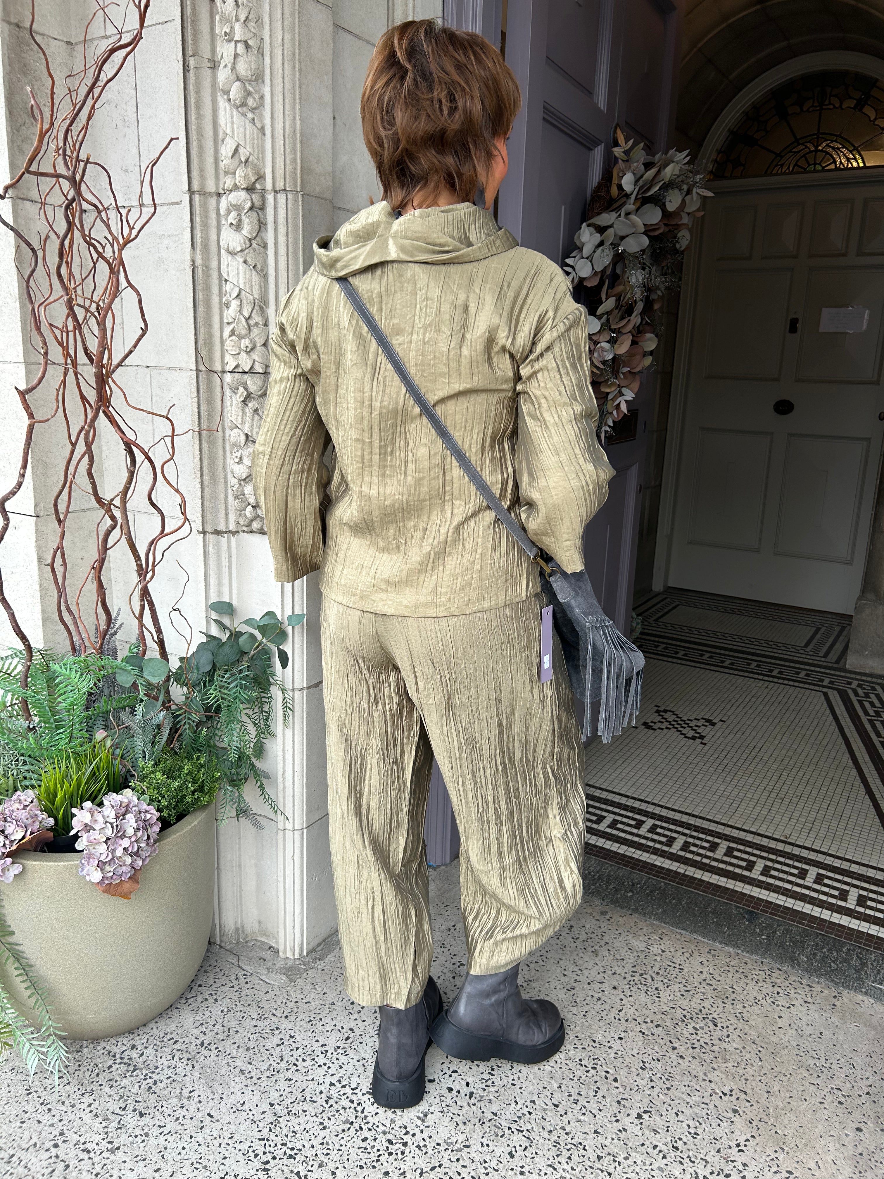 Crinkle Trouser in Gold