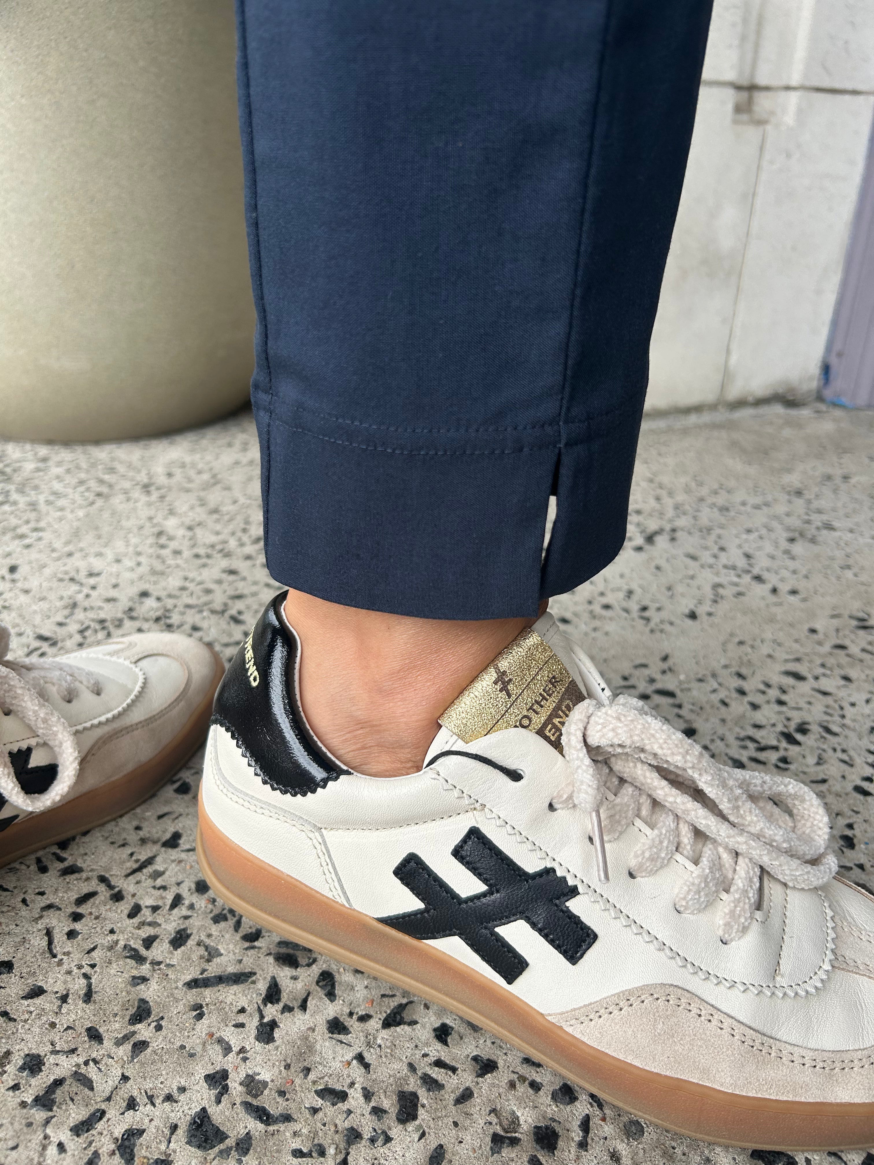 Basic Trouser in Night Blue
