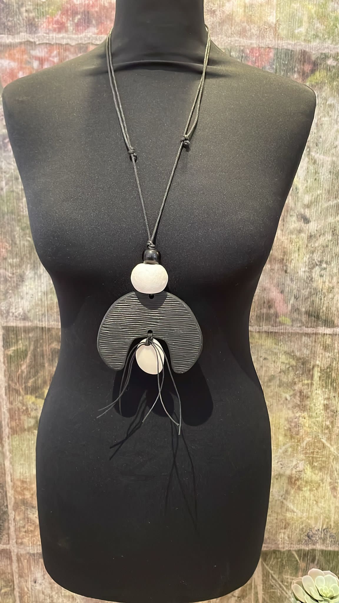 String Trim Two Tone Necklace in Black/White