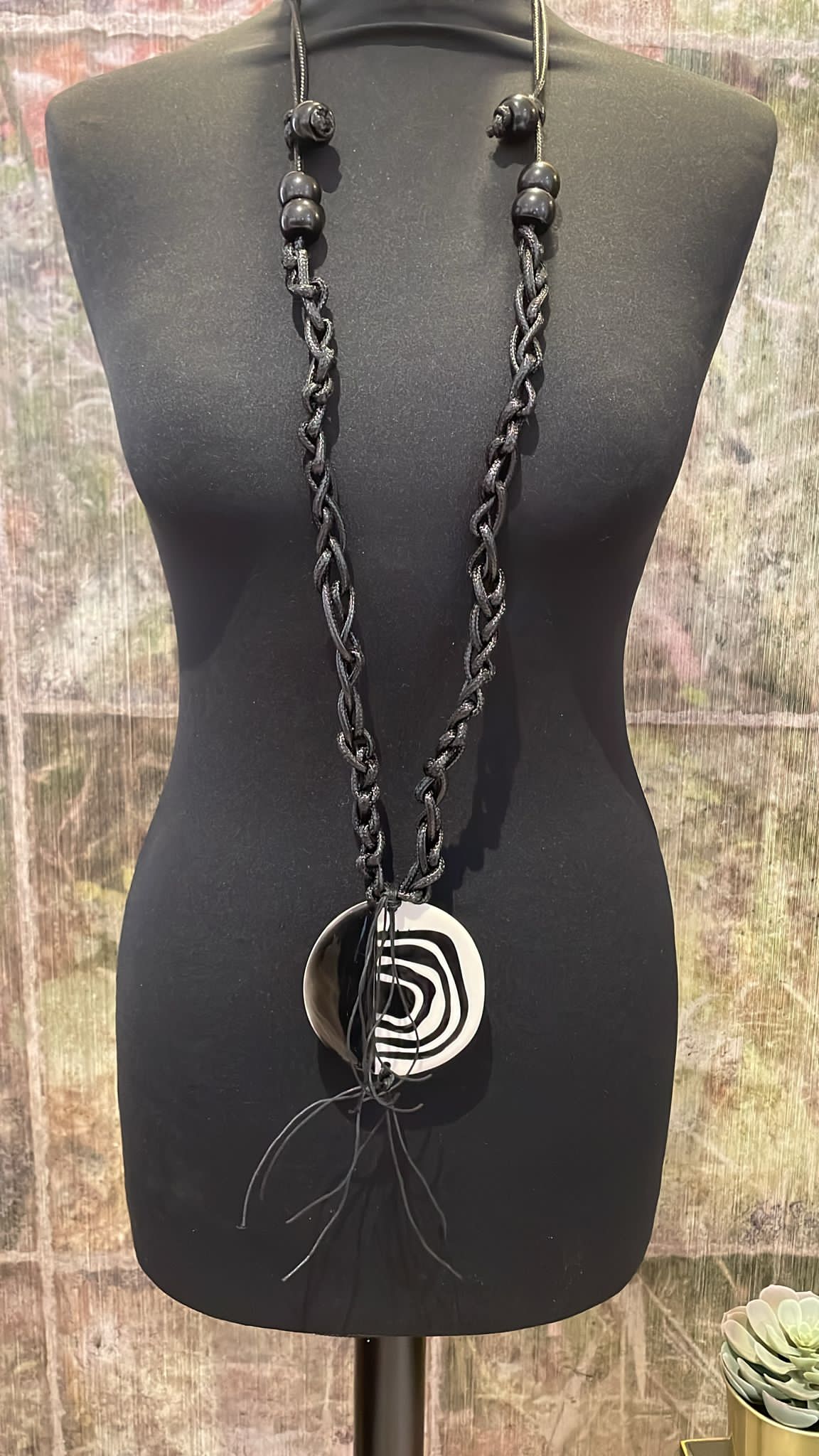 Two Tone Swirl Necklace in Black/Cream