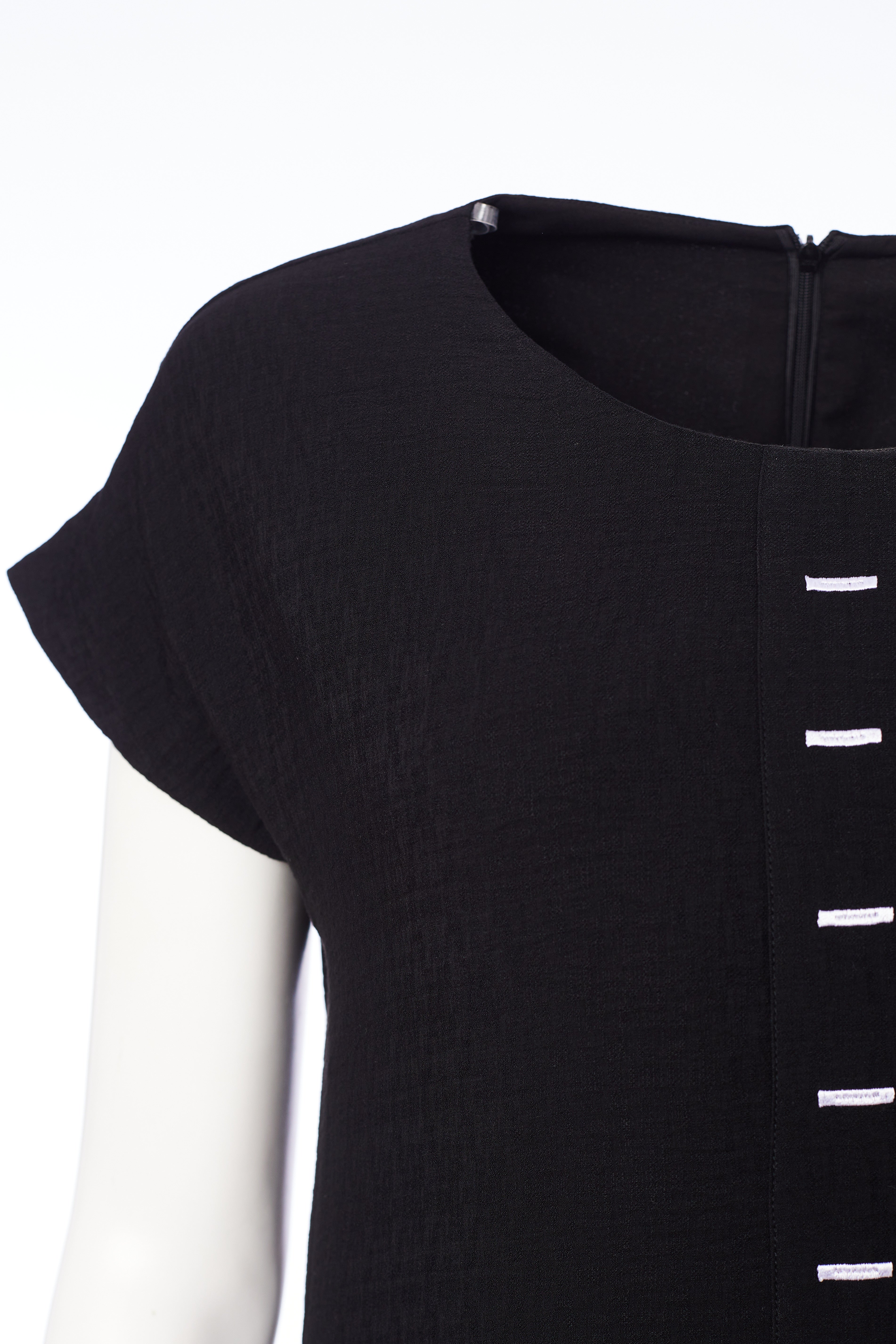 Dress with Buttonhole Detail in Black/White