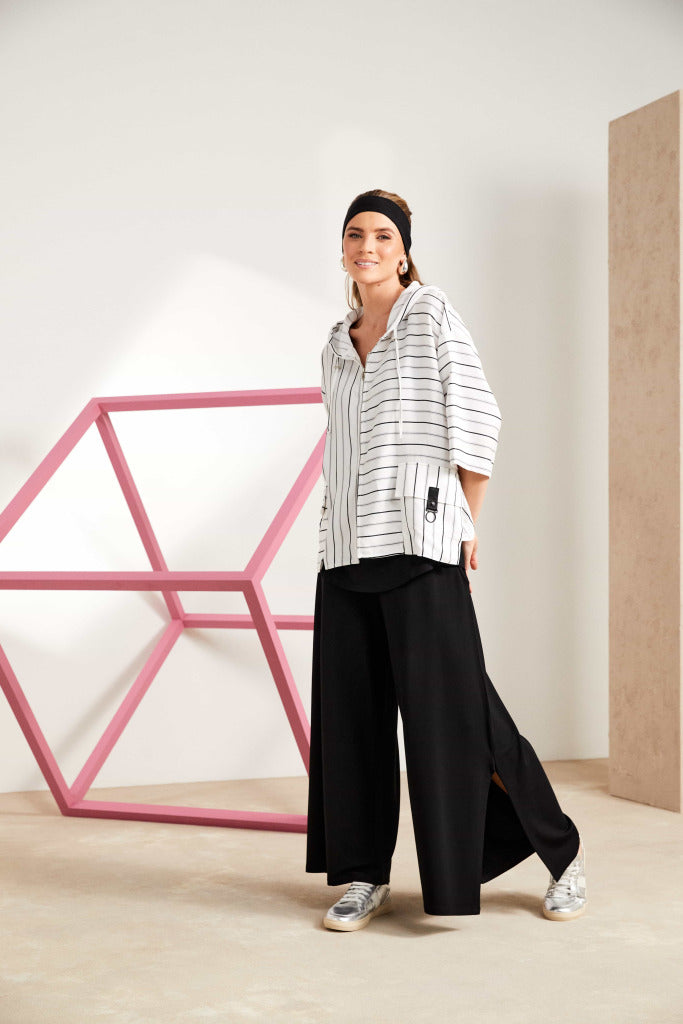 Wide Leg Trouser with Slit in Side Seam in Black