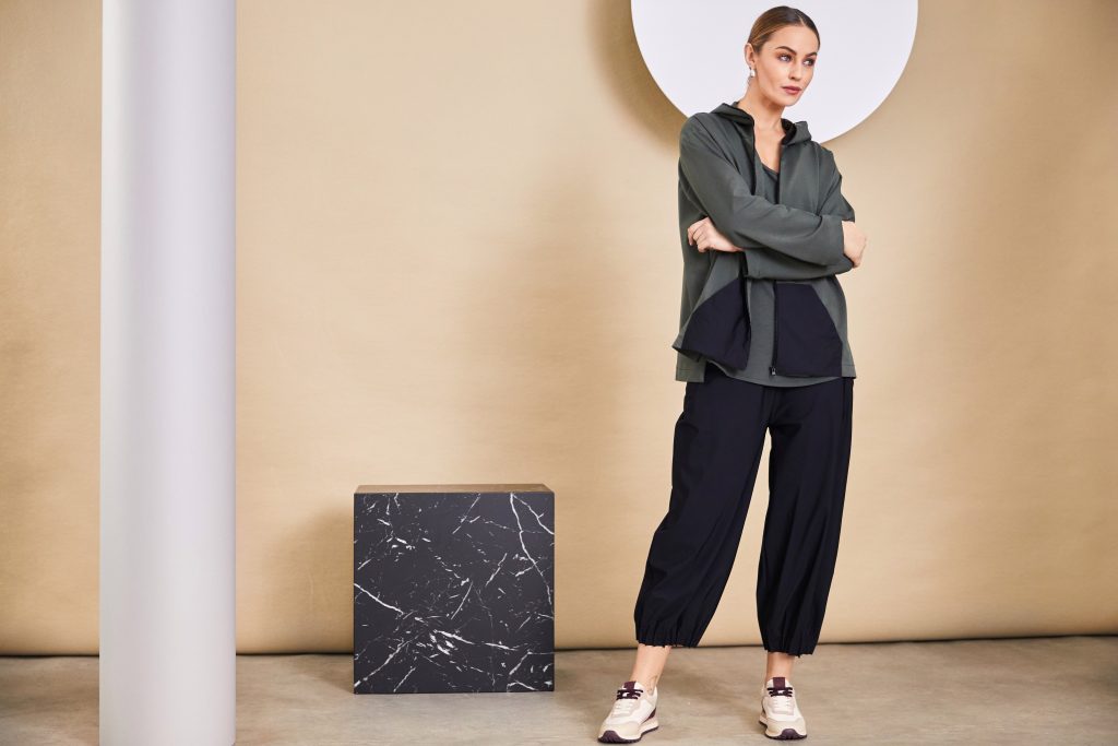 Pin Tuck Hem Trouser in Black