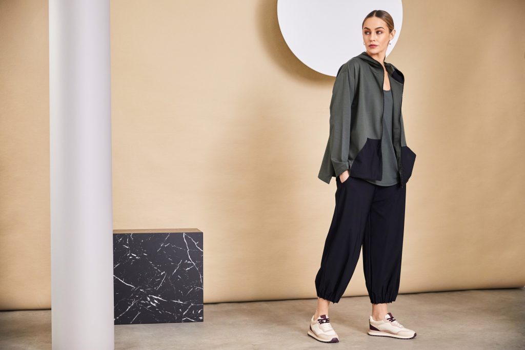 Pin Tuck Hem Trouser in Black
