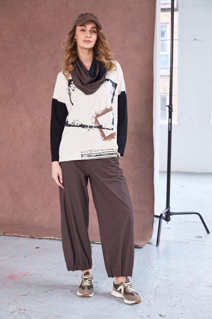 Wide Leg Trouser with Tuck Hem Detail in Cocoa