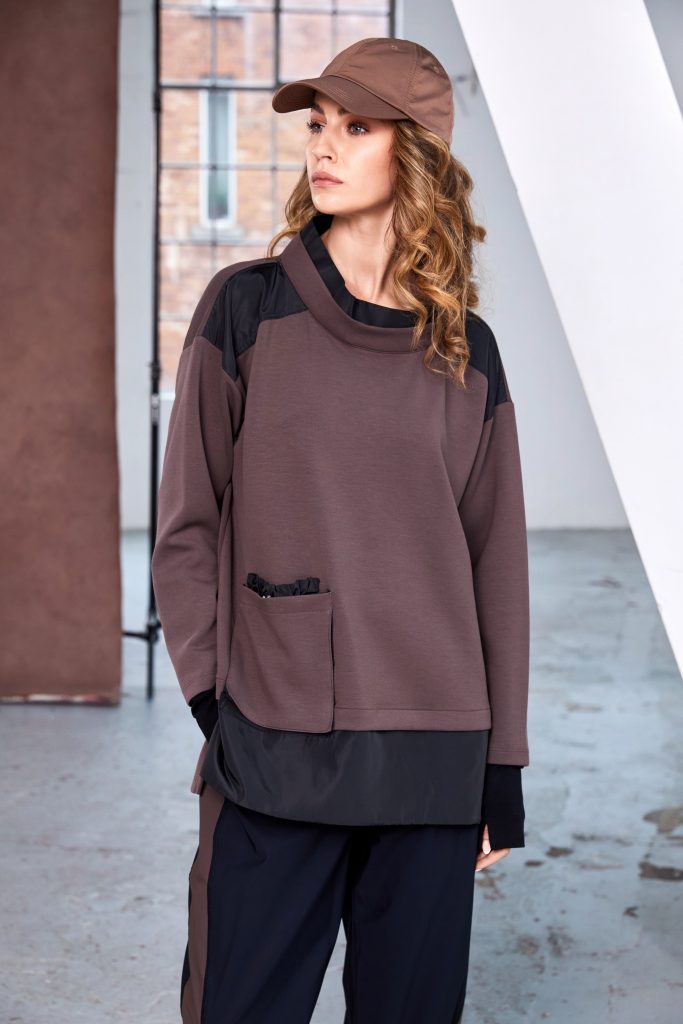 Soft Sweatshirt with Pocket Details in Cocoa/Black
