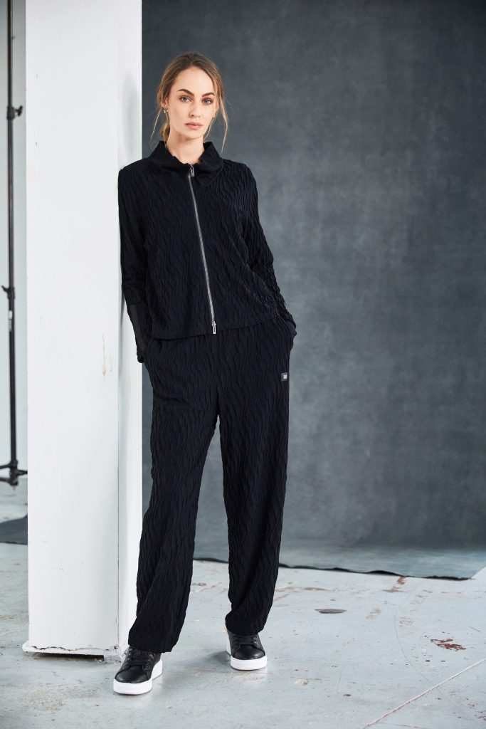 Embossed Knit Pull Up Trouser in Black