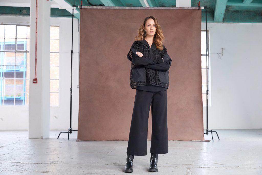 Crop Wide Leg Trouser in Black