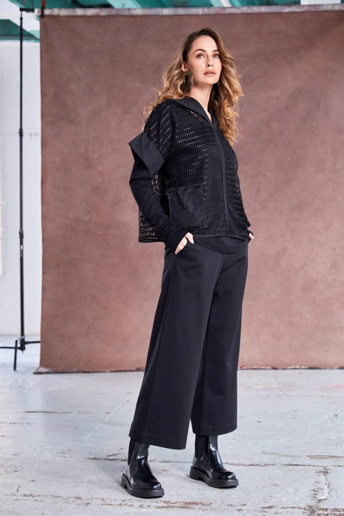 Crop Wide Leg Trouser in Black