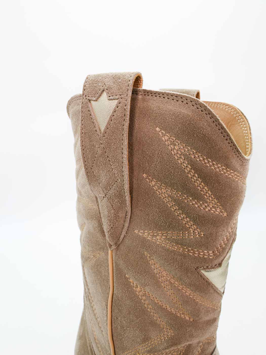 Western Cowboy Boots in Brown Crust Leather