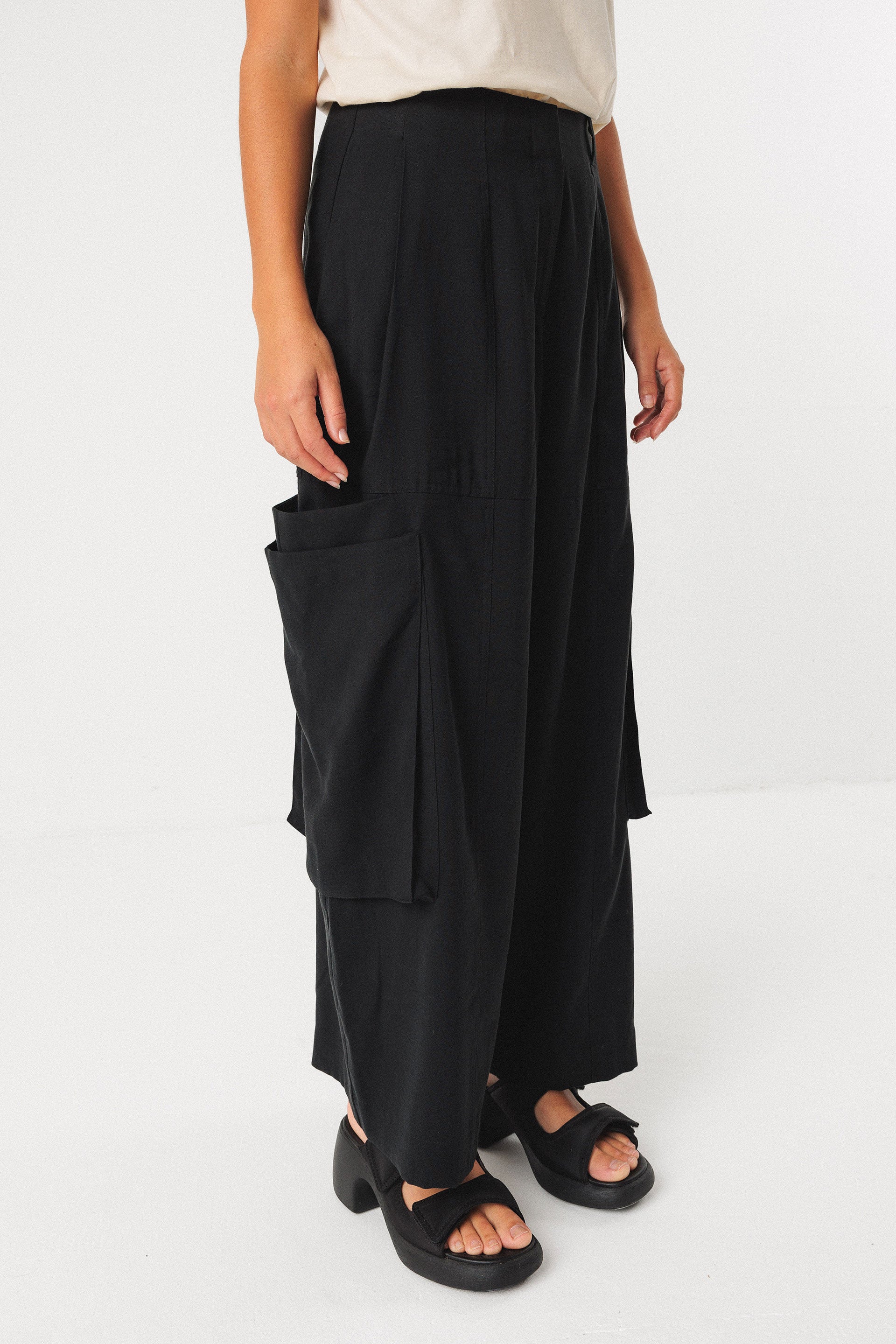 Aines Trouser in Black