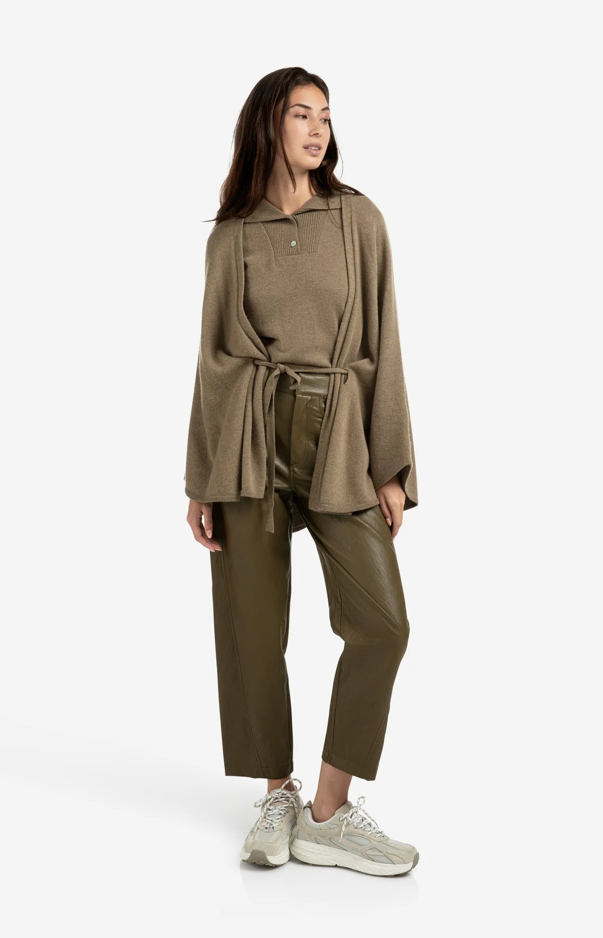 Faux Leather Carrot Fit Trouser in Green