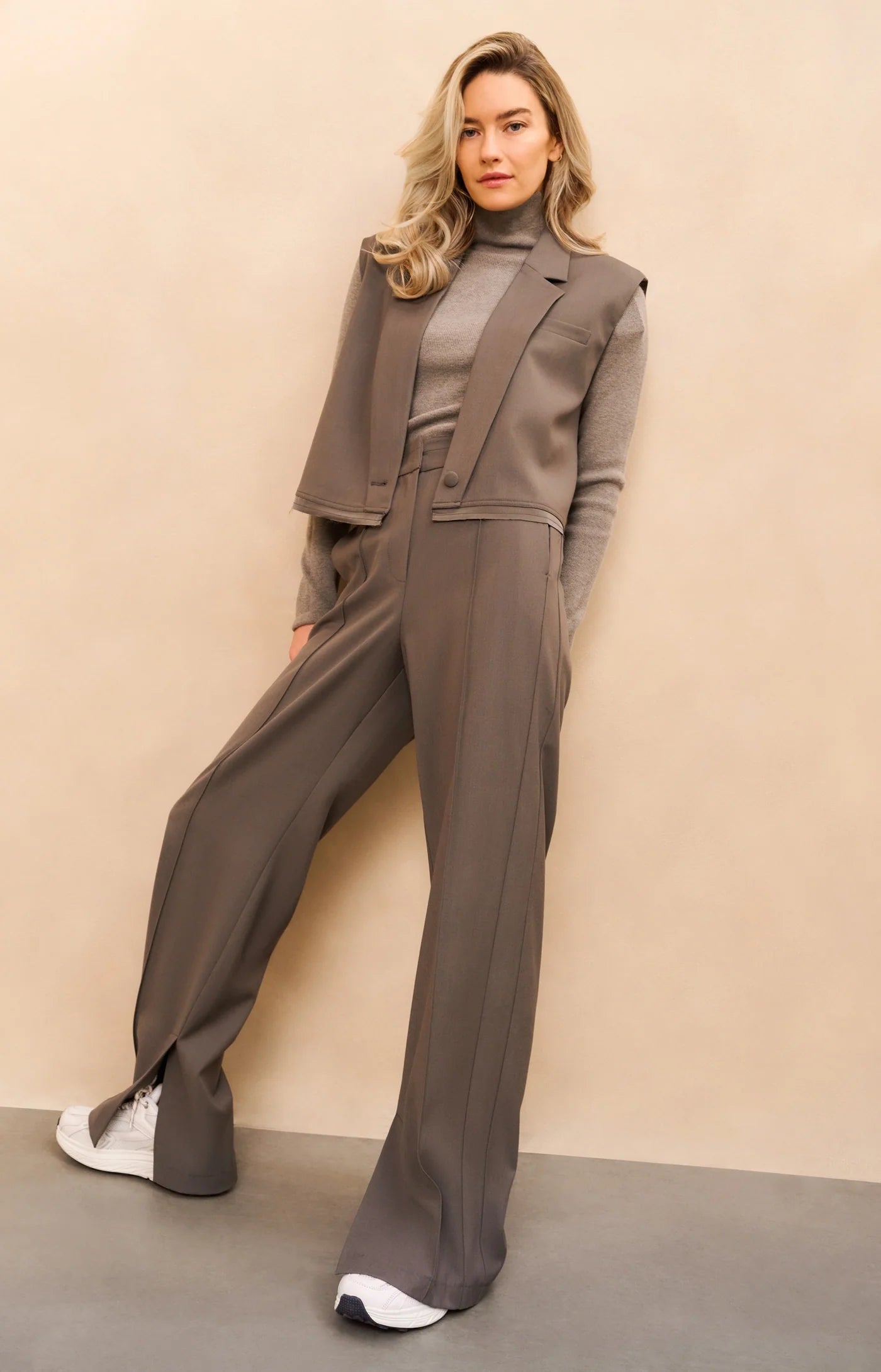 Turtle Rib Sweater in Taupe/Grey