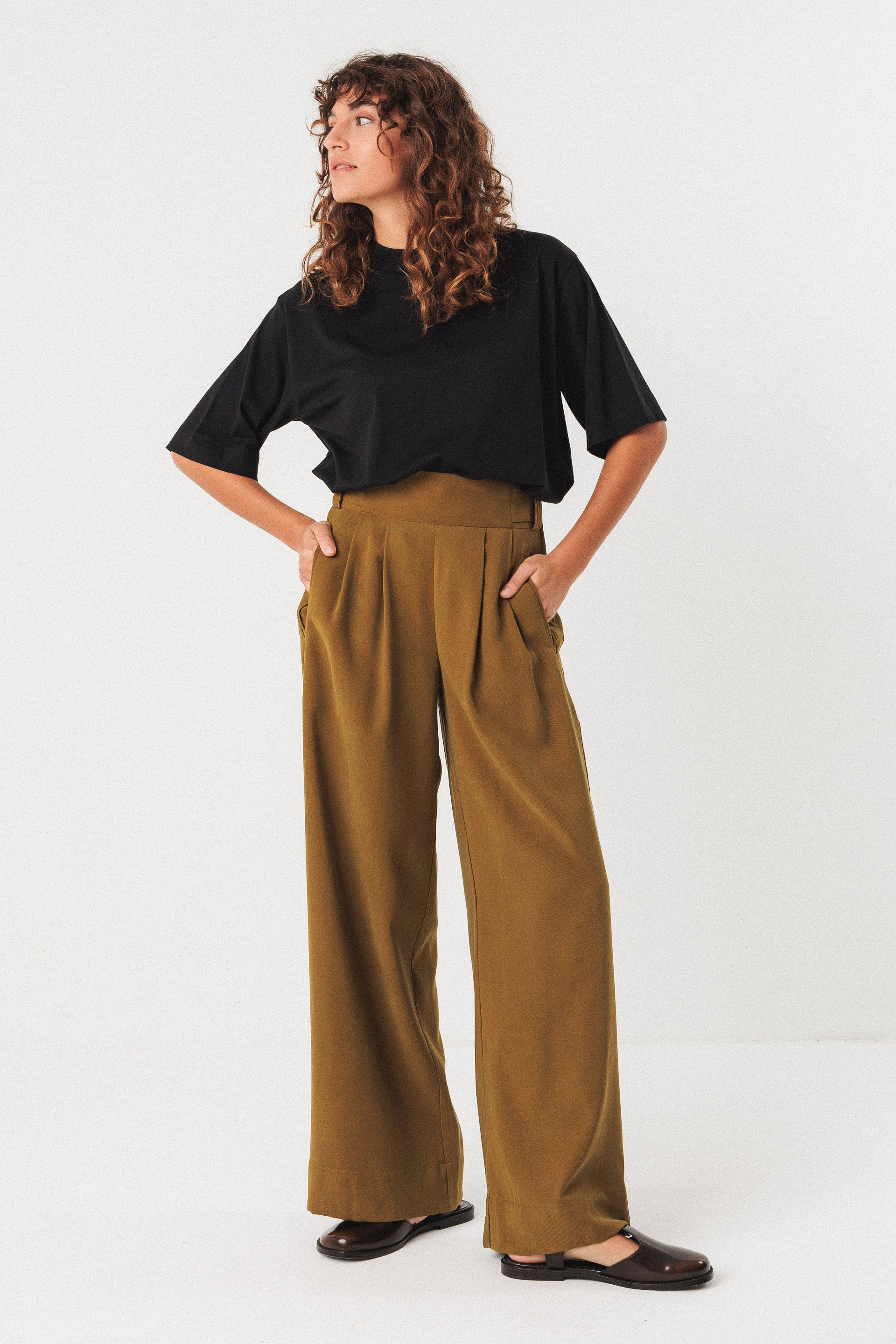 Hestia Trouser in Olive Green