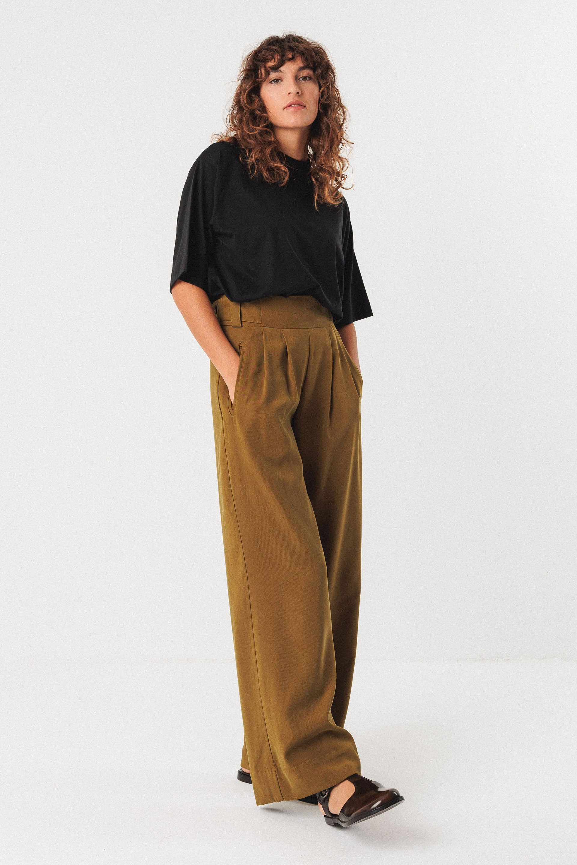 Hestia Trouser in Olive Green