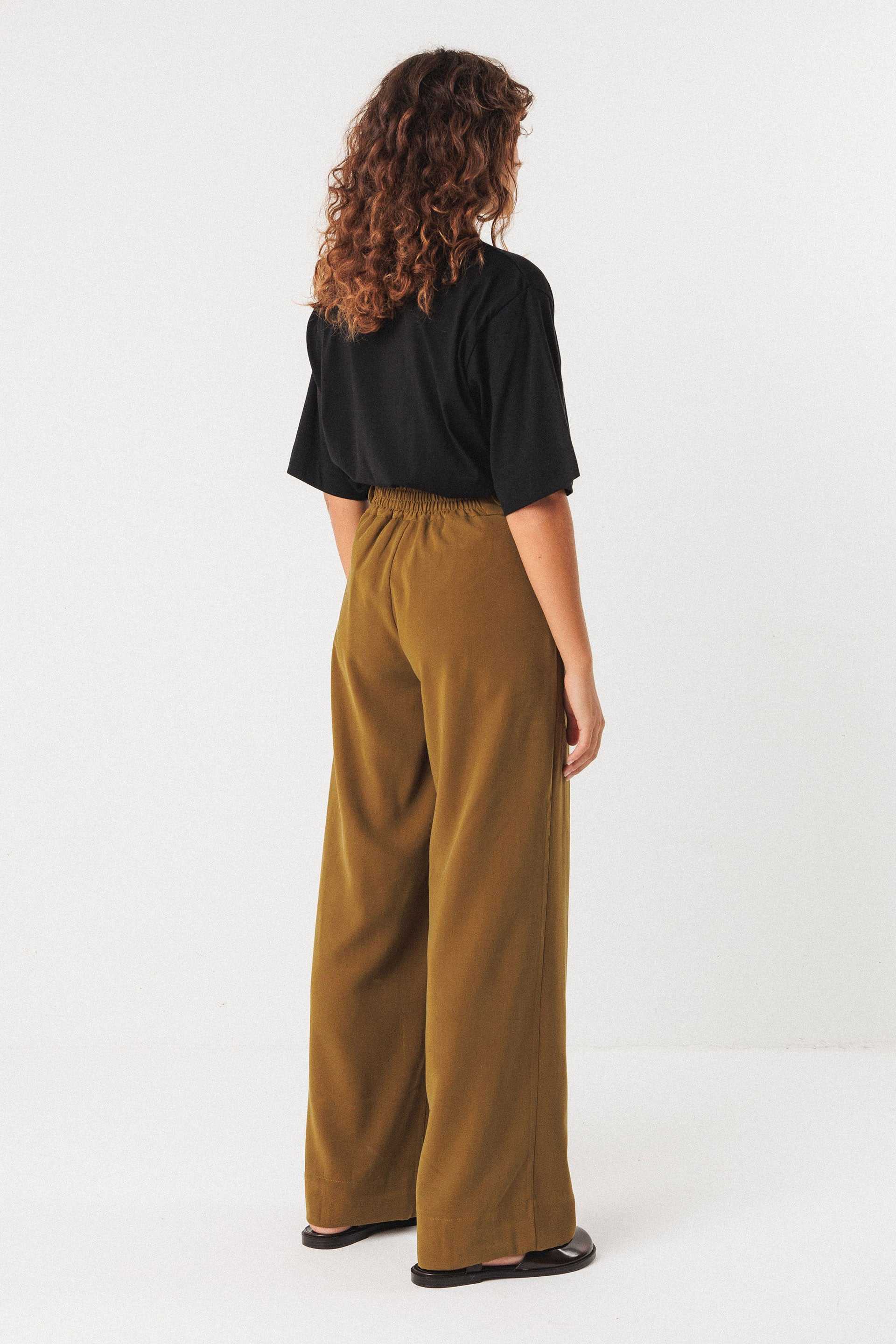 Hestia Trouser in Olive Green